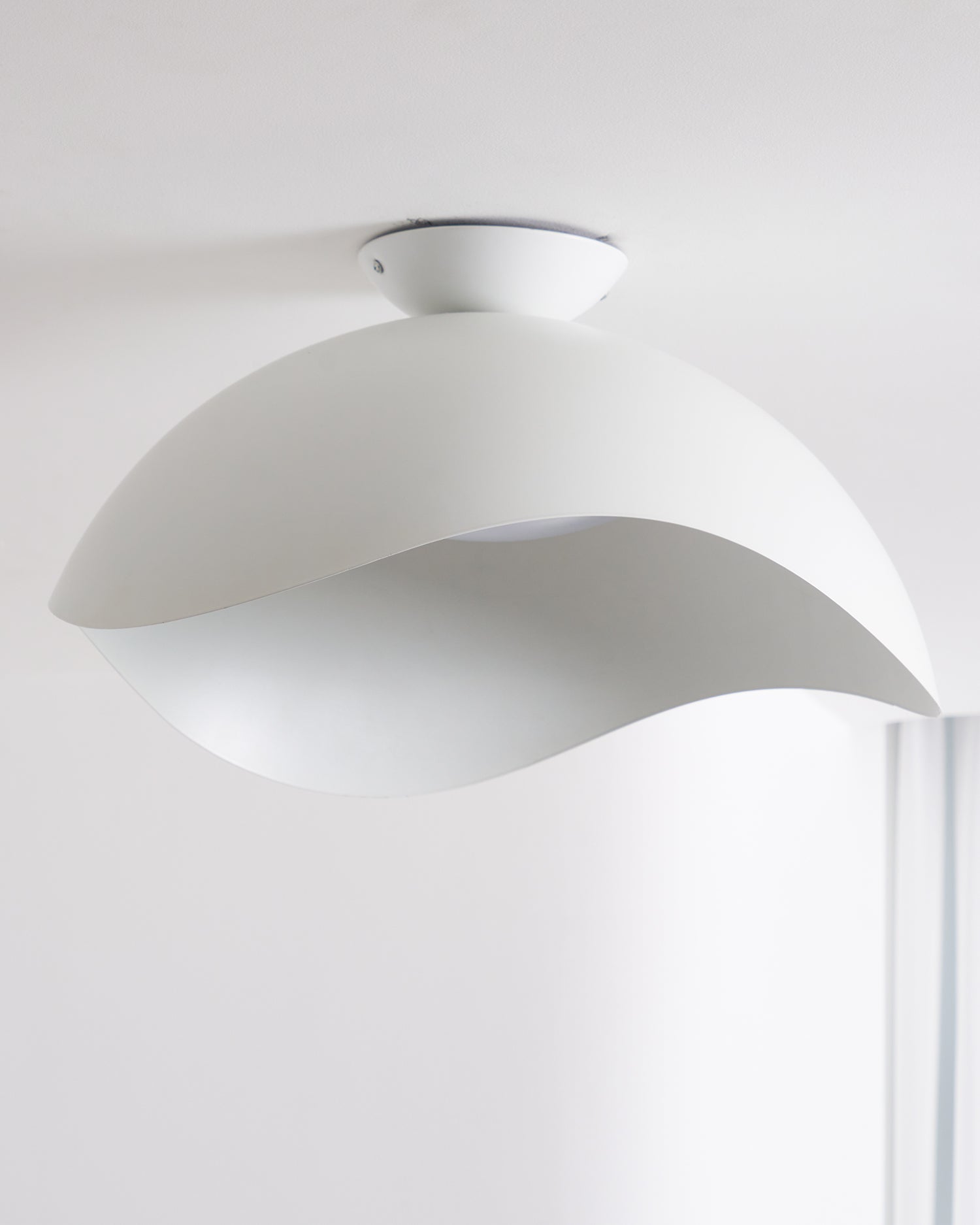 Bivane Nordic Art Wave Ceiling Light-Neutral Decor