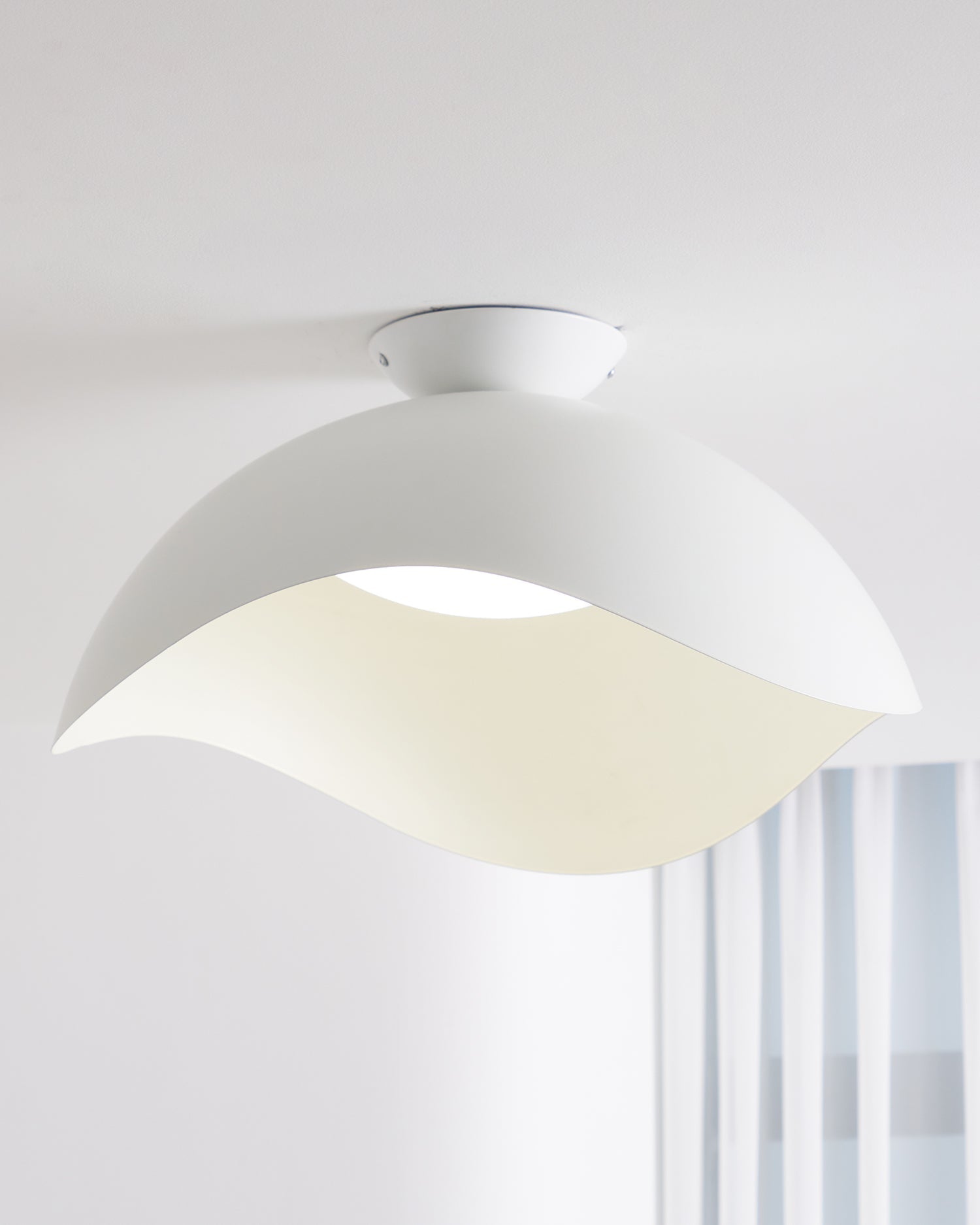 Bivane Nordic Art Wave Ceiling Light-Neutral Decor