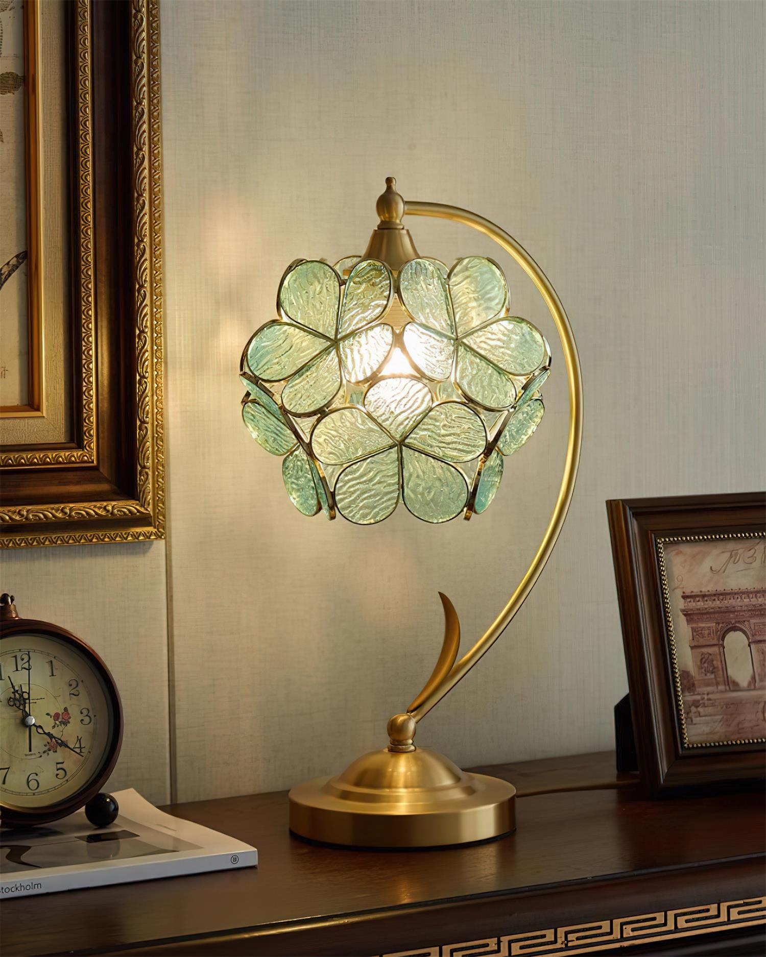 Clover Petal Table Lamp