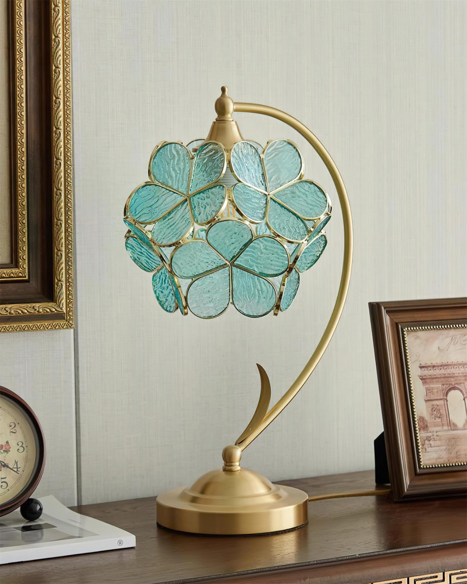 Clover Petal Table Lamp