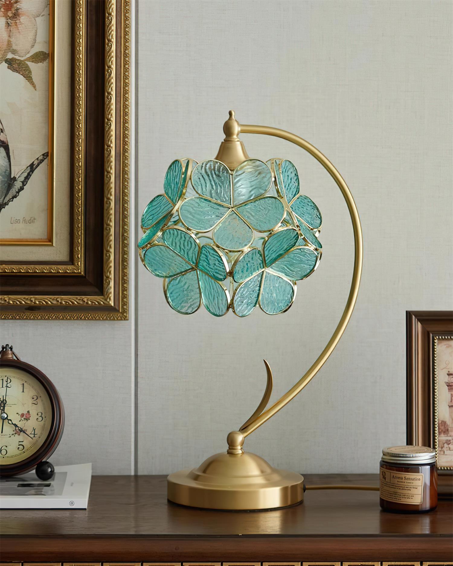 Clover Petal Table Lamp