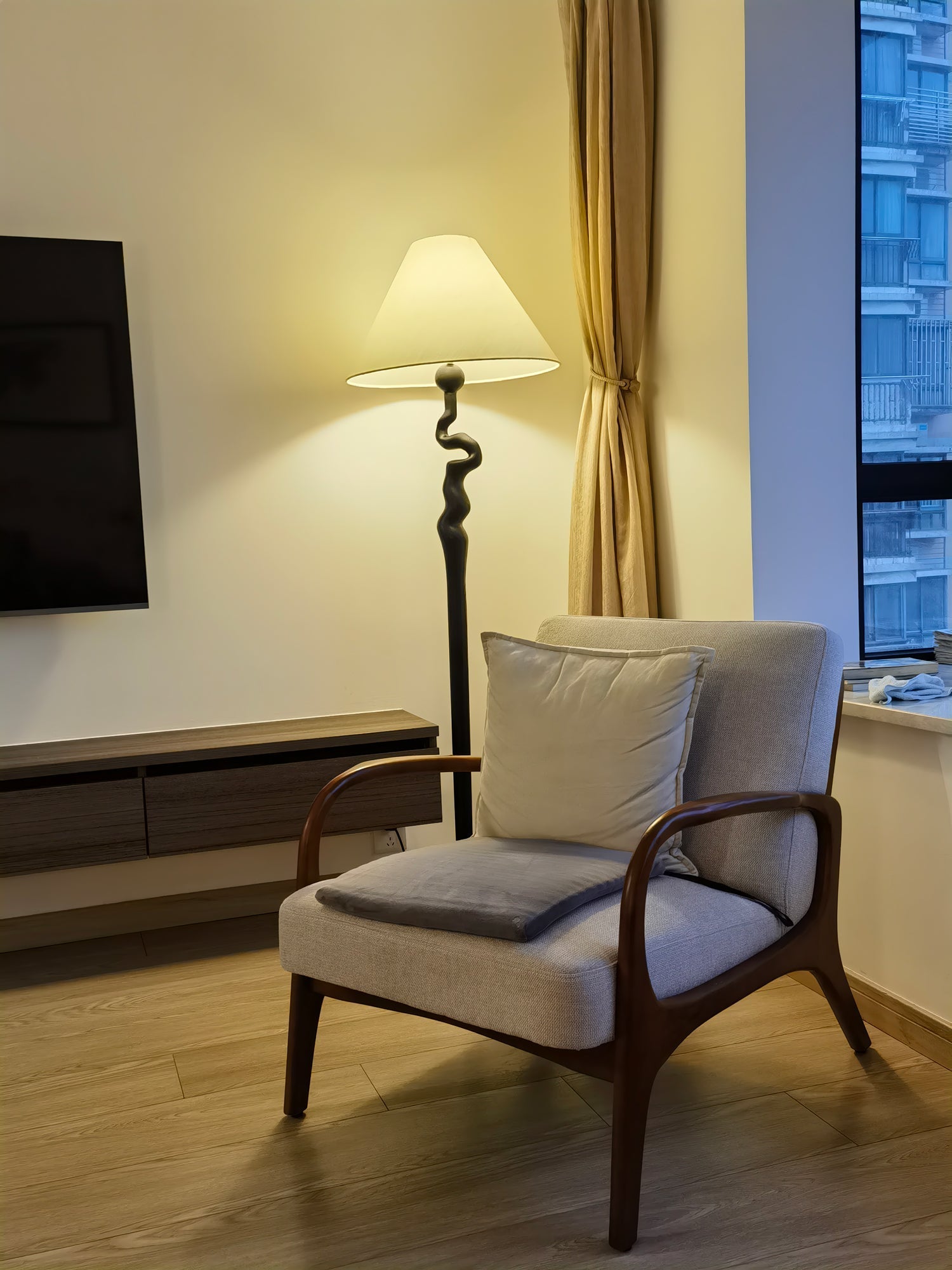 Avloril Artistic Wooden Floor Lamp-Neutral Decor