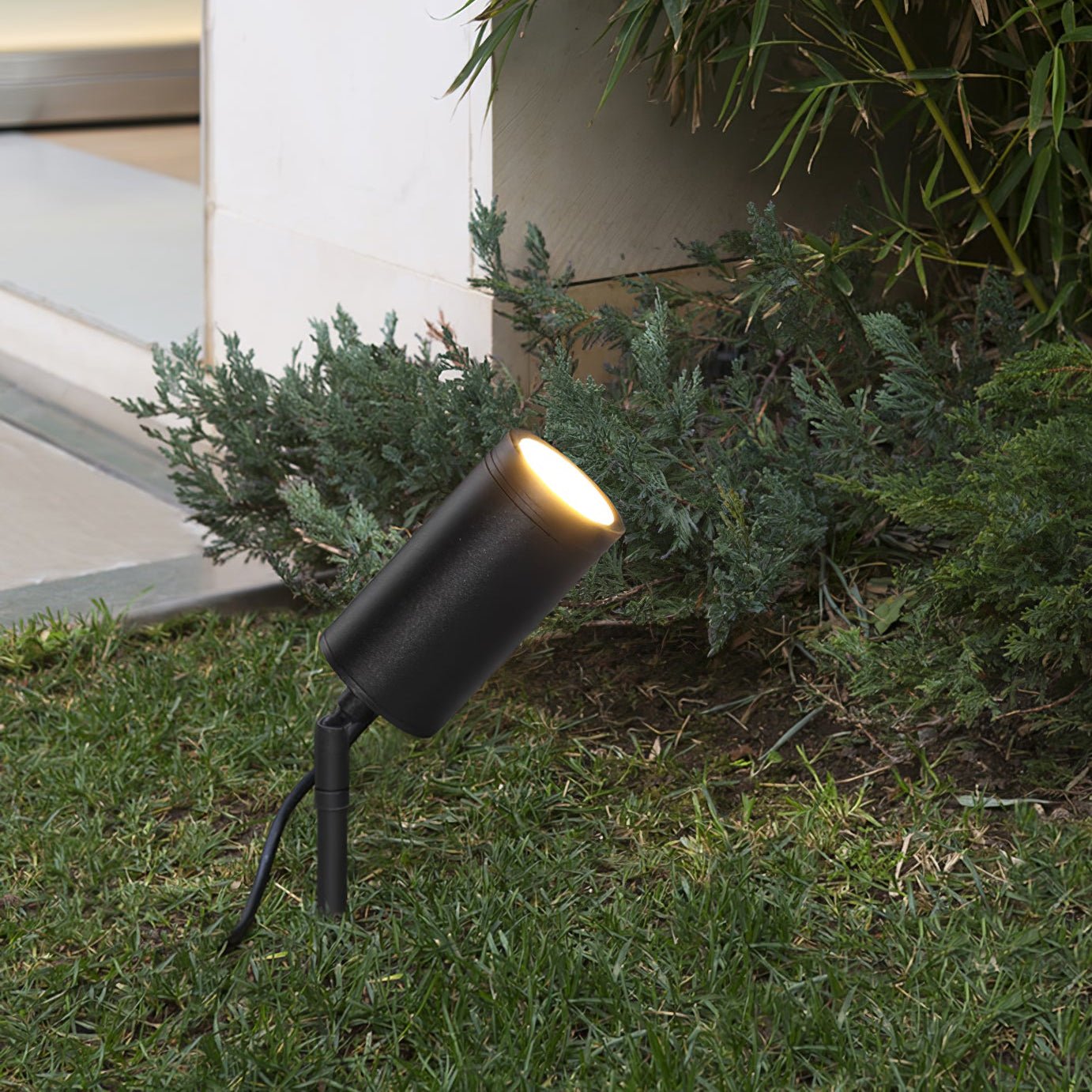 Jorvath Pierce Ground Spike Light-Neutral Decor