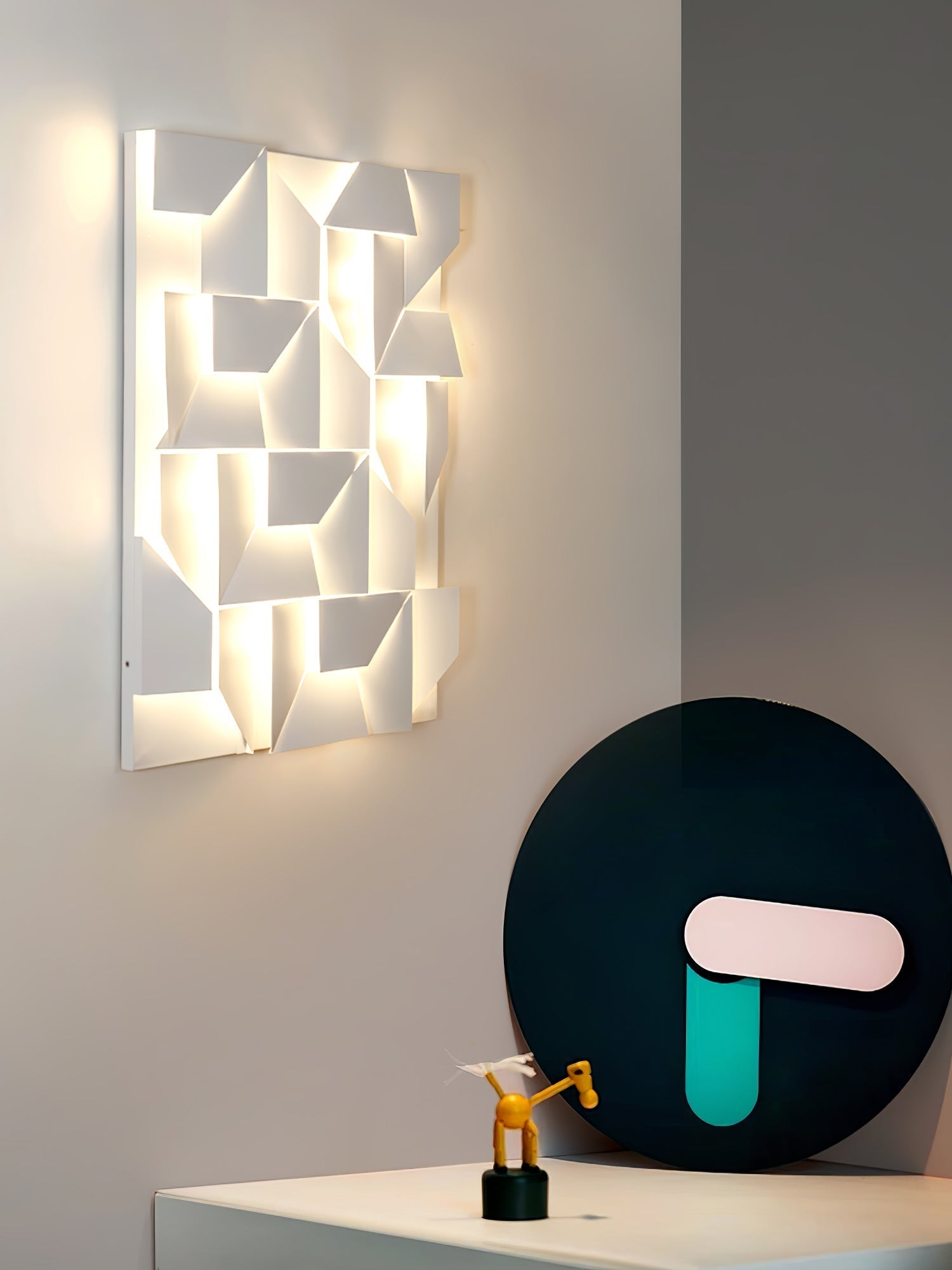 Wynor Shadows Grand Sconce Wall Lamp-Neutral Decor