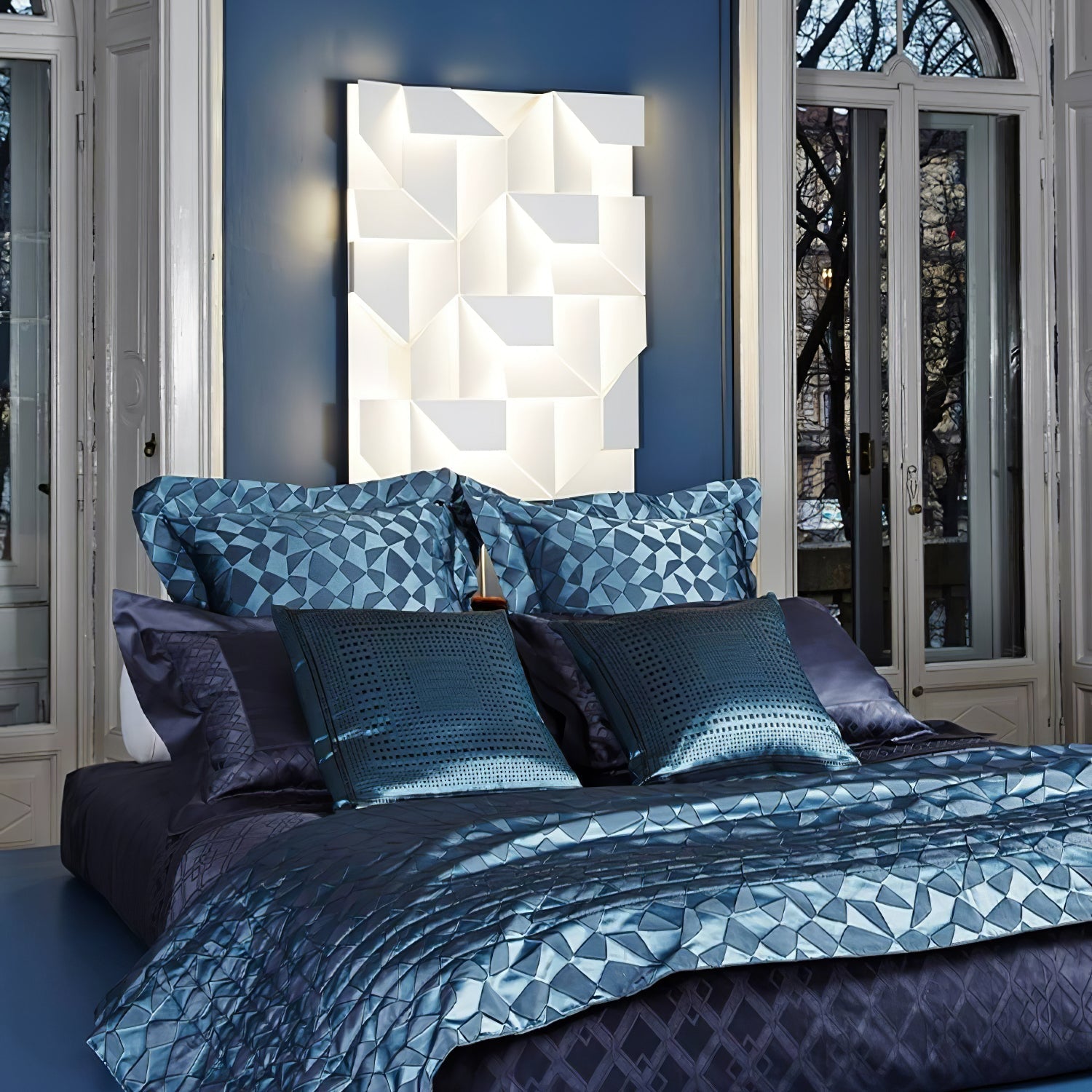 Arthaen Shadows Grand Sconce Wall lamp-Neutral Decor