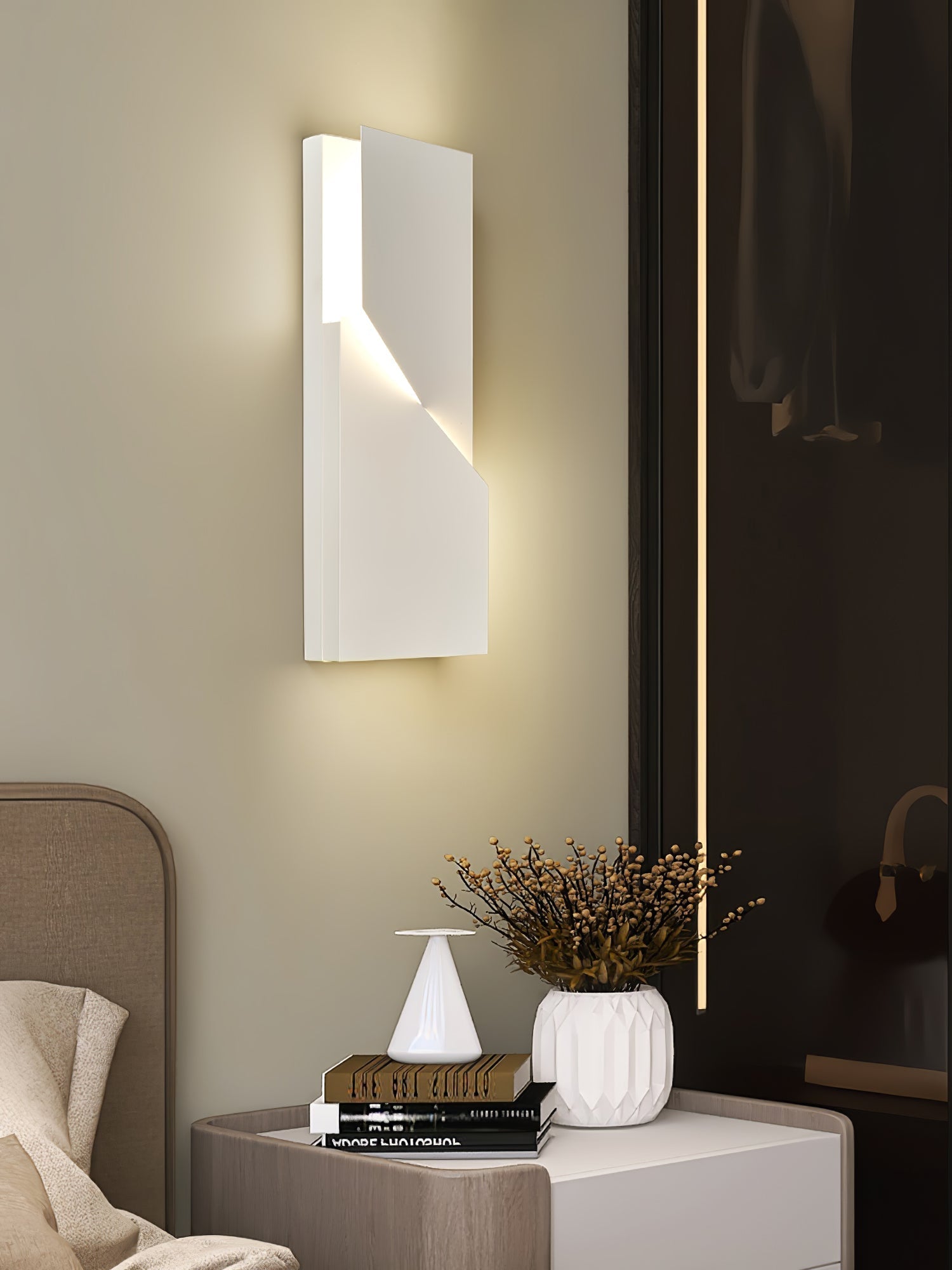 Wynor Shadows Grand Sconce Wall Lamp-Neutral Decor