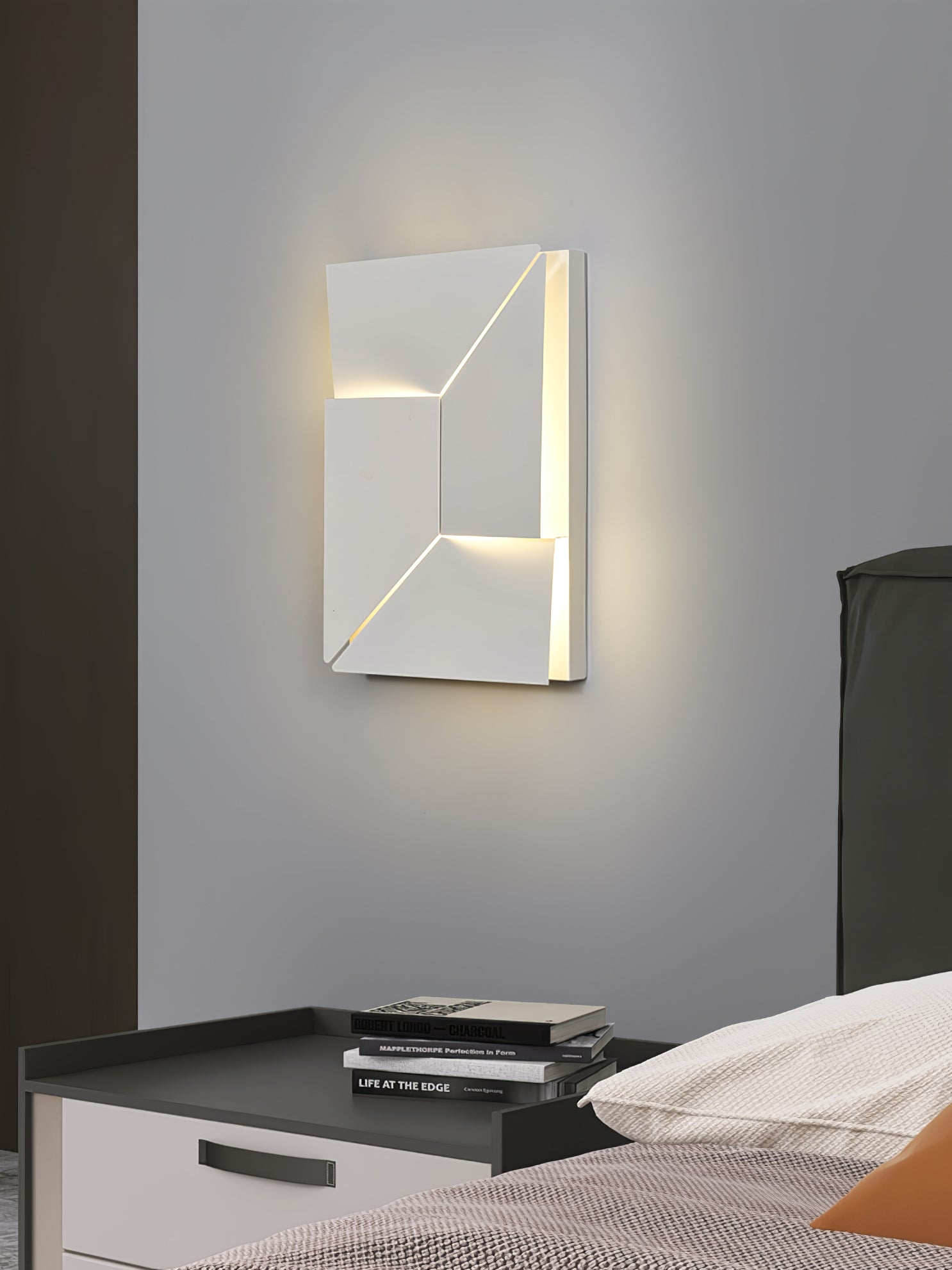Arthaen Shadows Grand Sconce Wall lamp-Neutral Decor