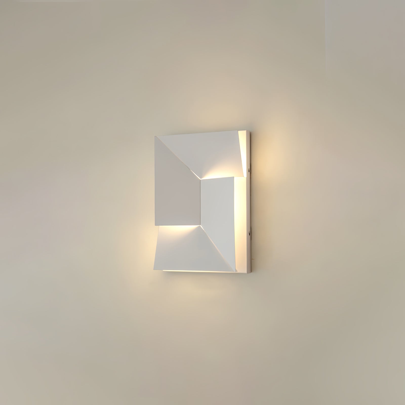 Wynor Shadows Grand Sconce Wall Lamp-Neutral Decor
