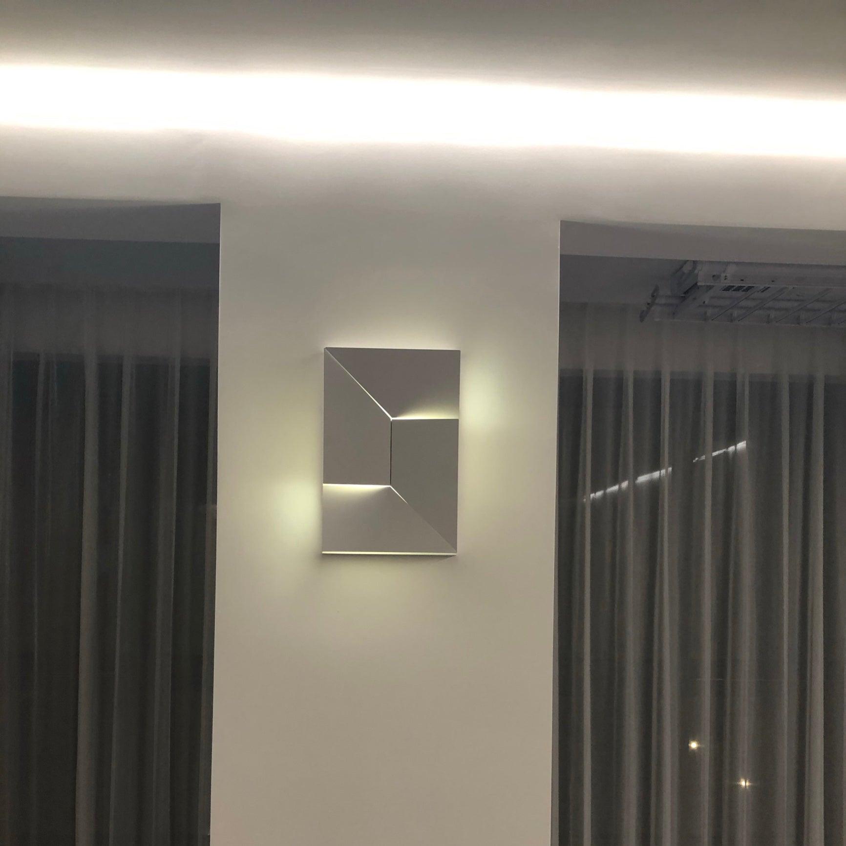 Deloza Shadows Rechargeable Grand Sconce Wall lamp-Neutral Decor