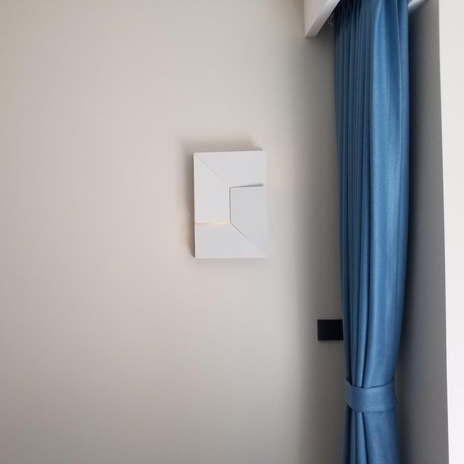 Deloza Shadows Rechargeable Grand Sconce Wall lamp-Neutral Decor