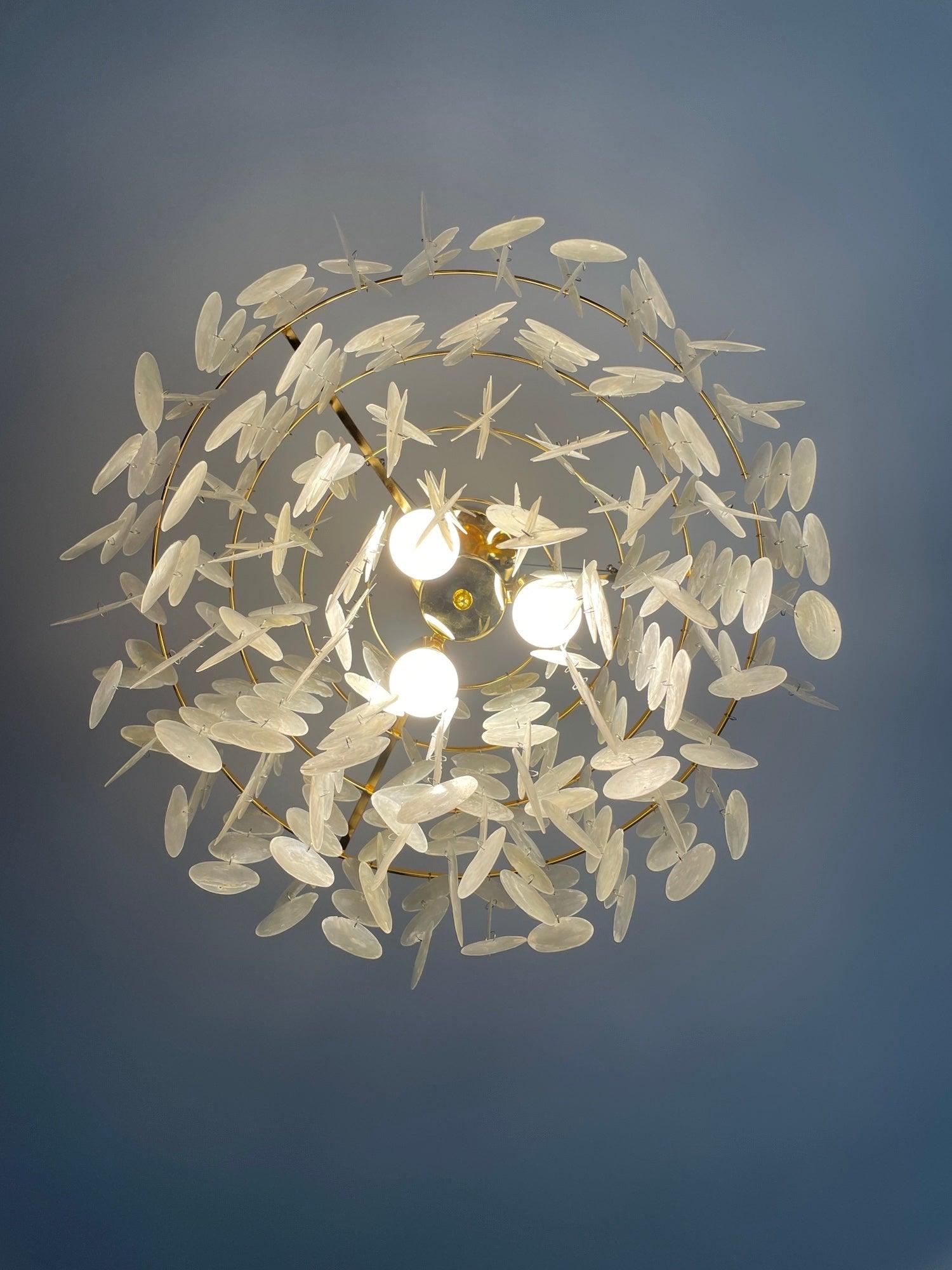 Esileth Postmodern Luxury Shell Wind Chime Chandelier-Neutral Decor