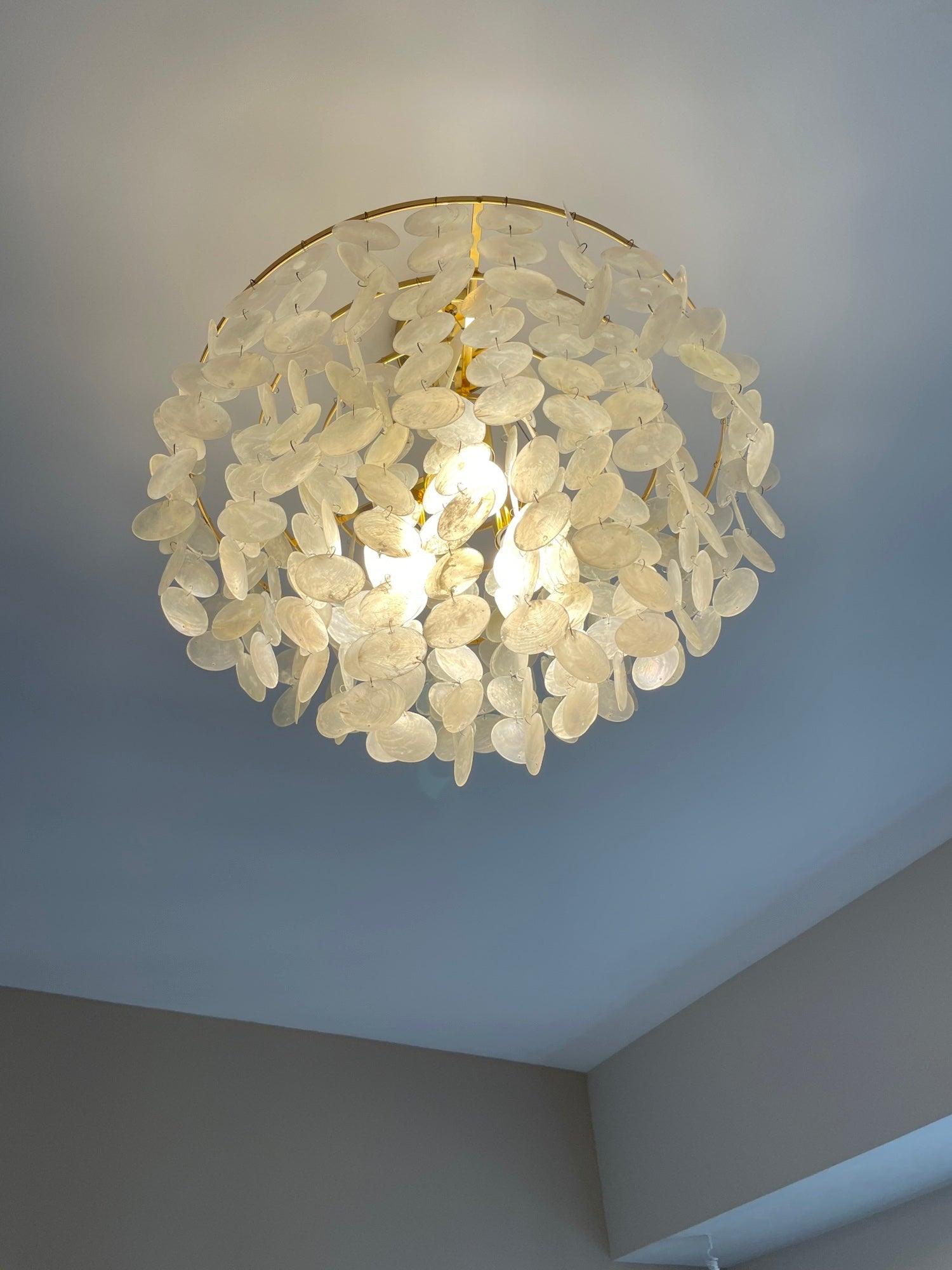 Esileth Postmodern Luxury Shell Wind Chime Chandelier-Neutral Decor