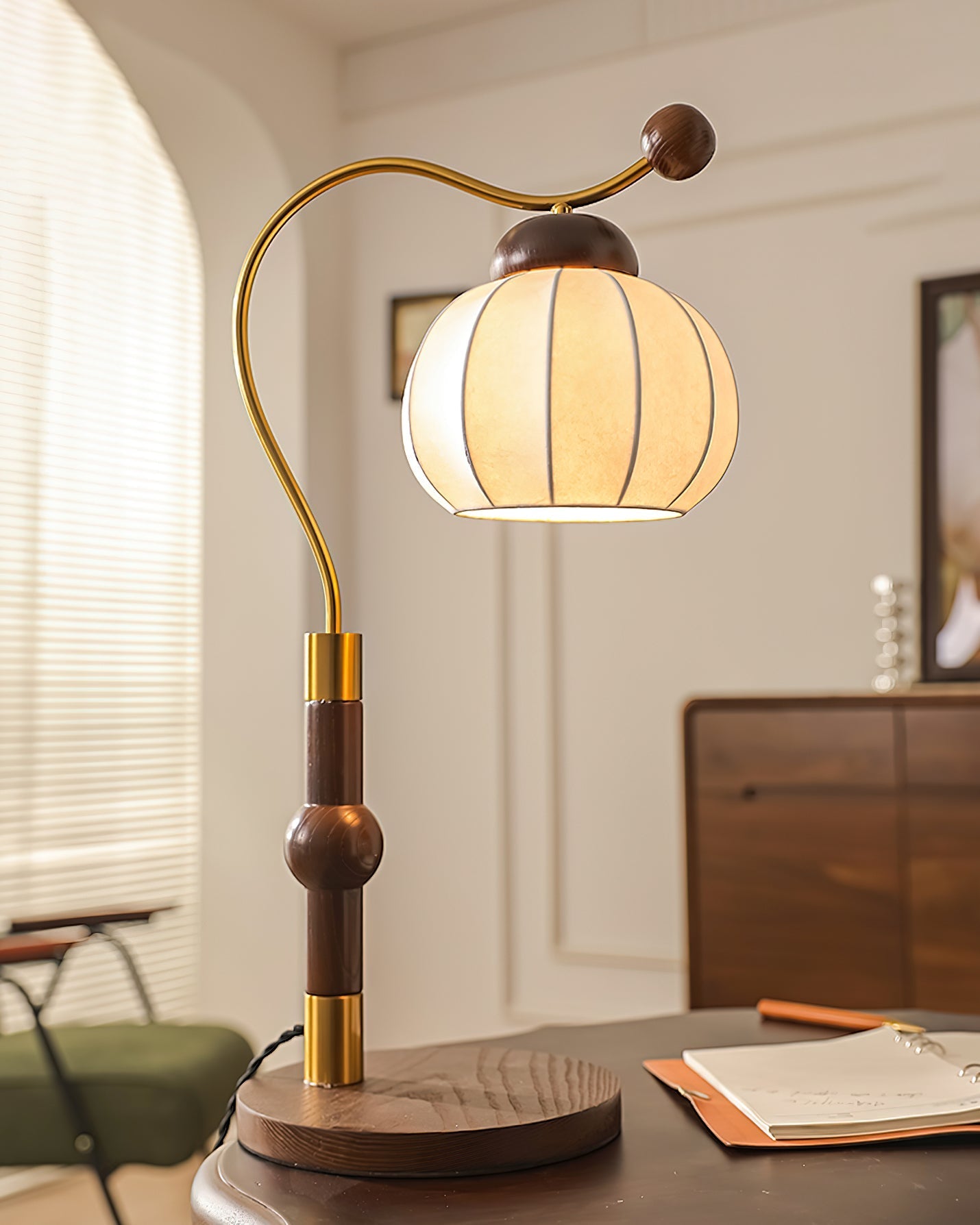 Zyran Silk Wood Retro Table Lamp-Neutral Decor