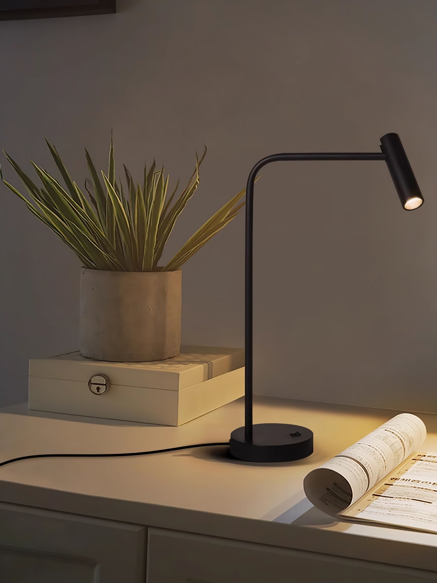 Lumice Miniamlist Table Lamp-Neutral Decor
