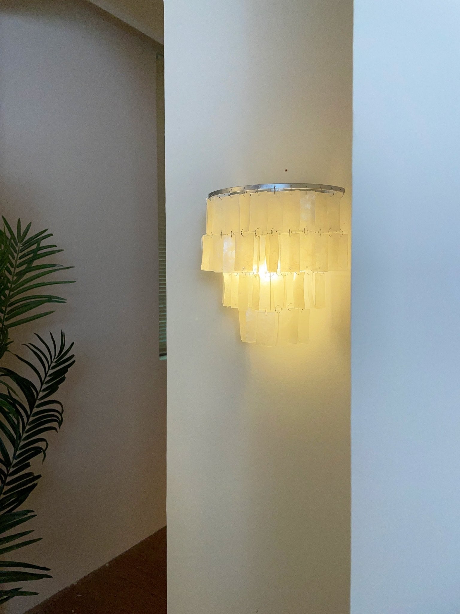 Vidoros Postmodern Luxury Shell Tiered Wall Lamp-Neutral Decor