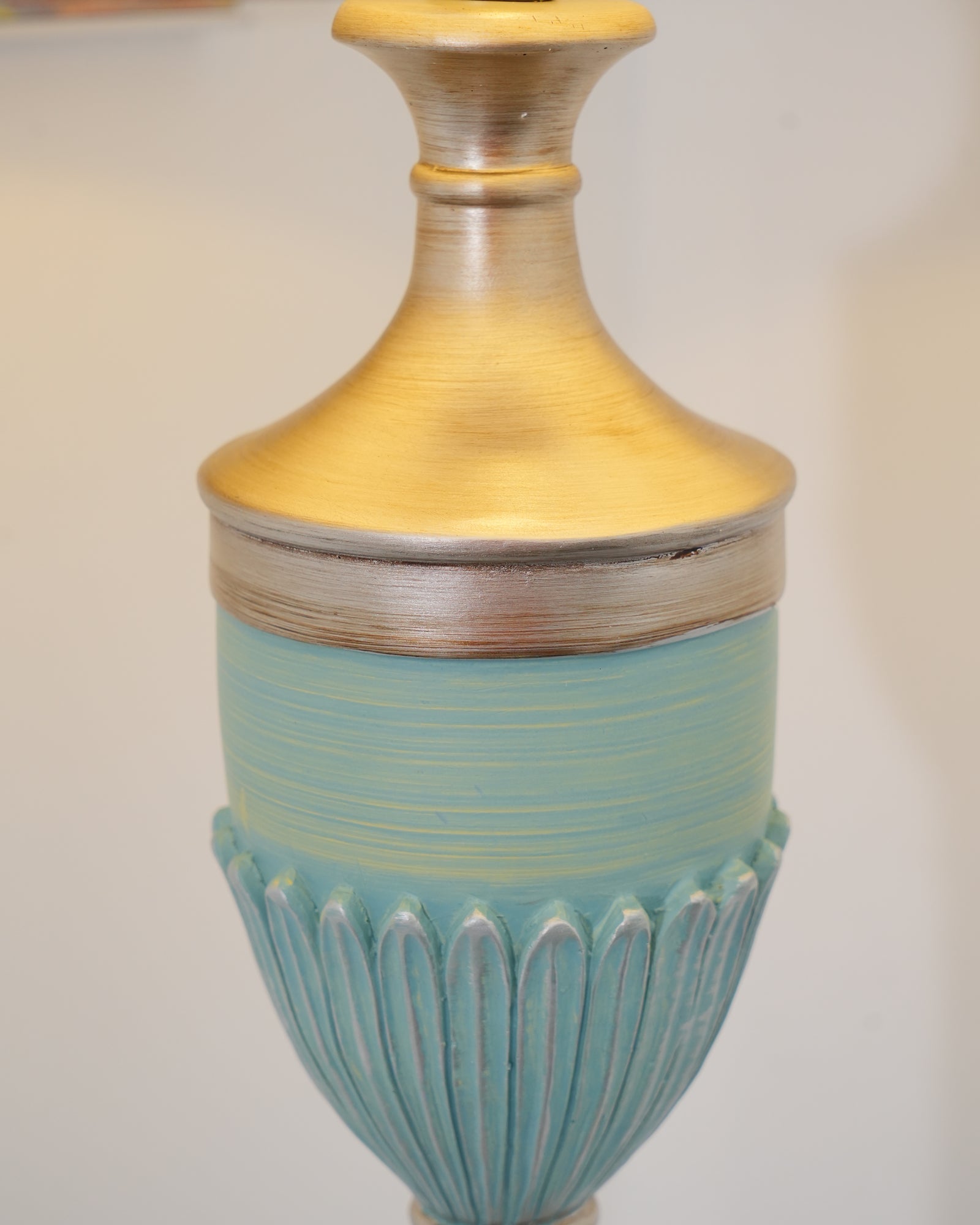 Erixy Vintage Resin Floor Lamp-Neutral Decor