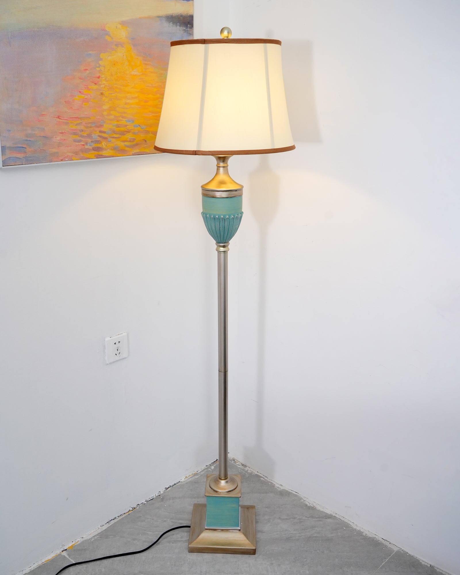 Erixy Vintage Resin Floor Lamp-Neutral Decor