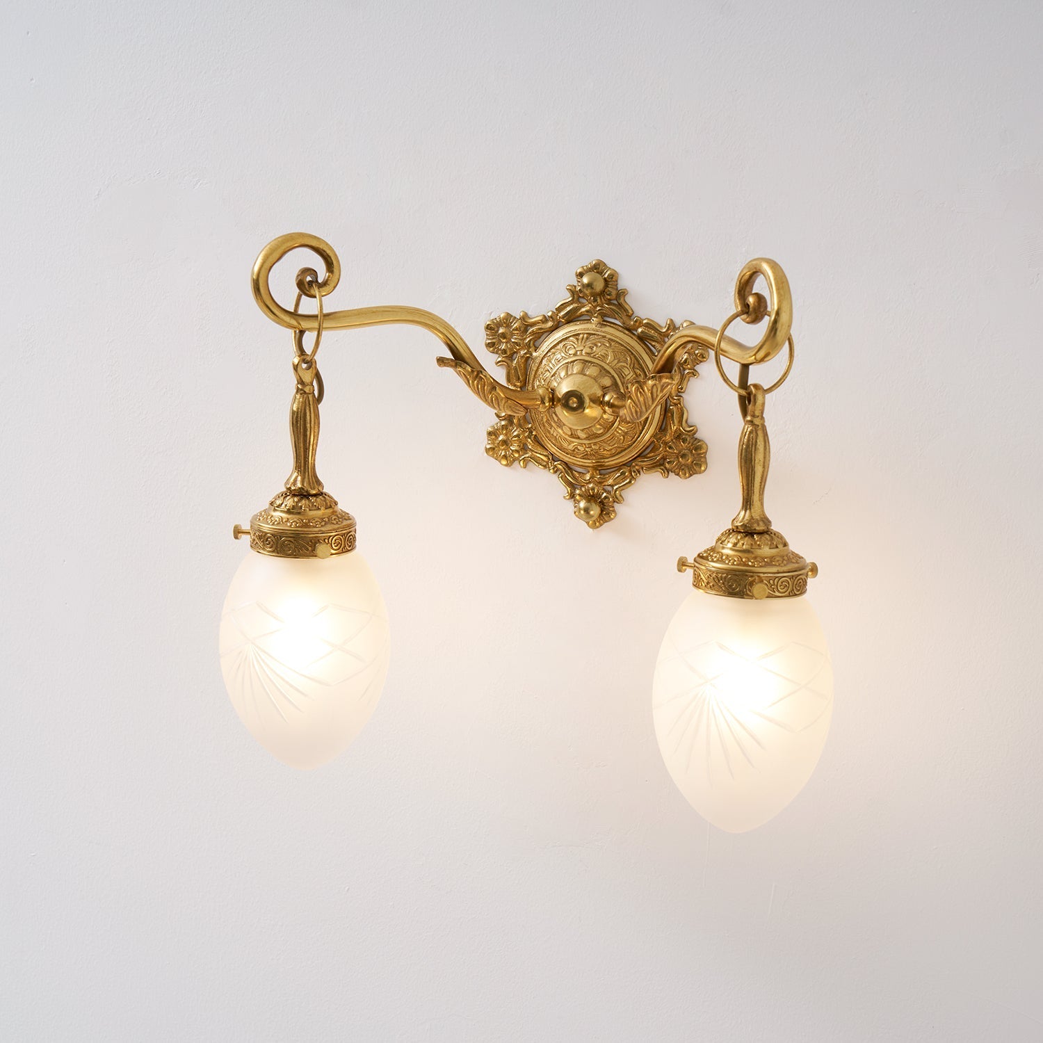 View from below of the Solange wall lamp.