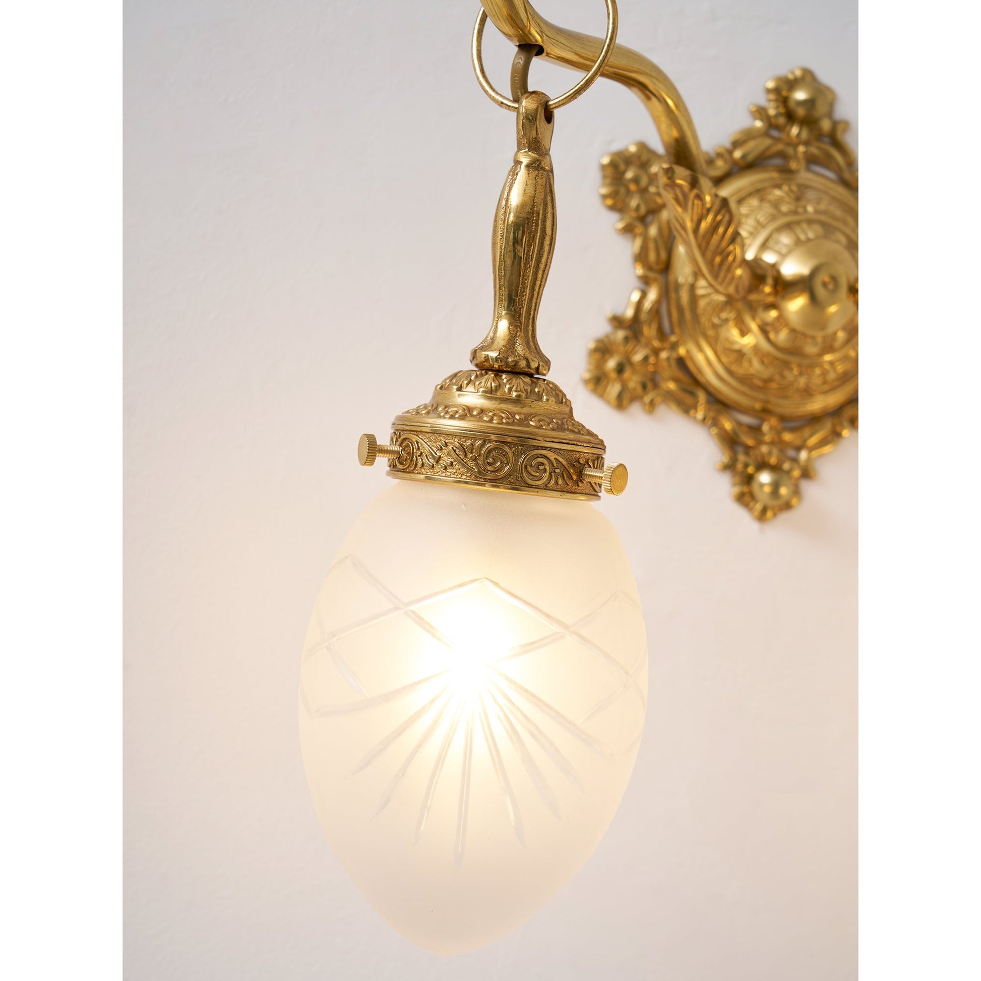 Top-down view of the Solange wall lamp.