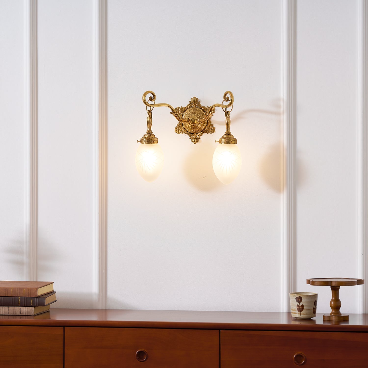 Top-down view of the Solange wall lamp.
