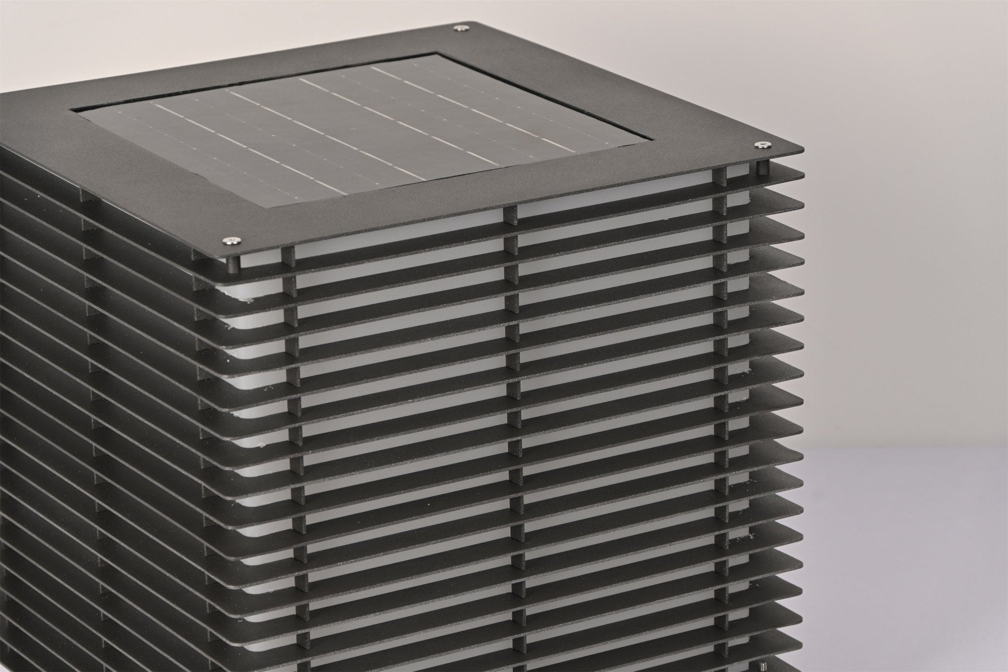Eryon Solar Grid Outdoor Light-Neutral Decor