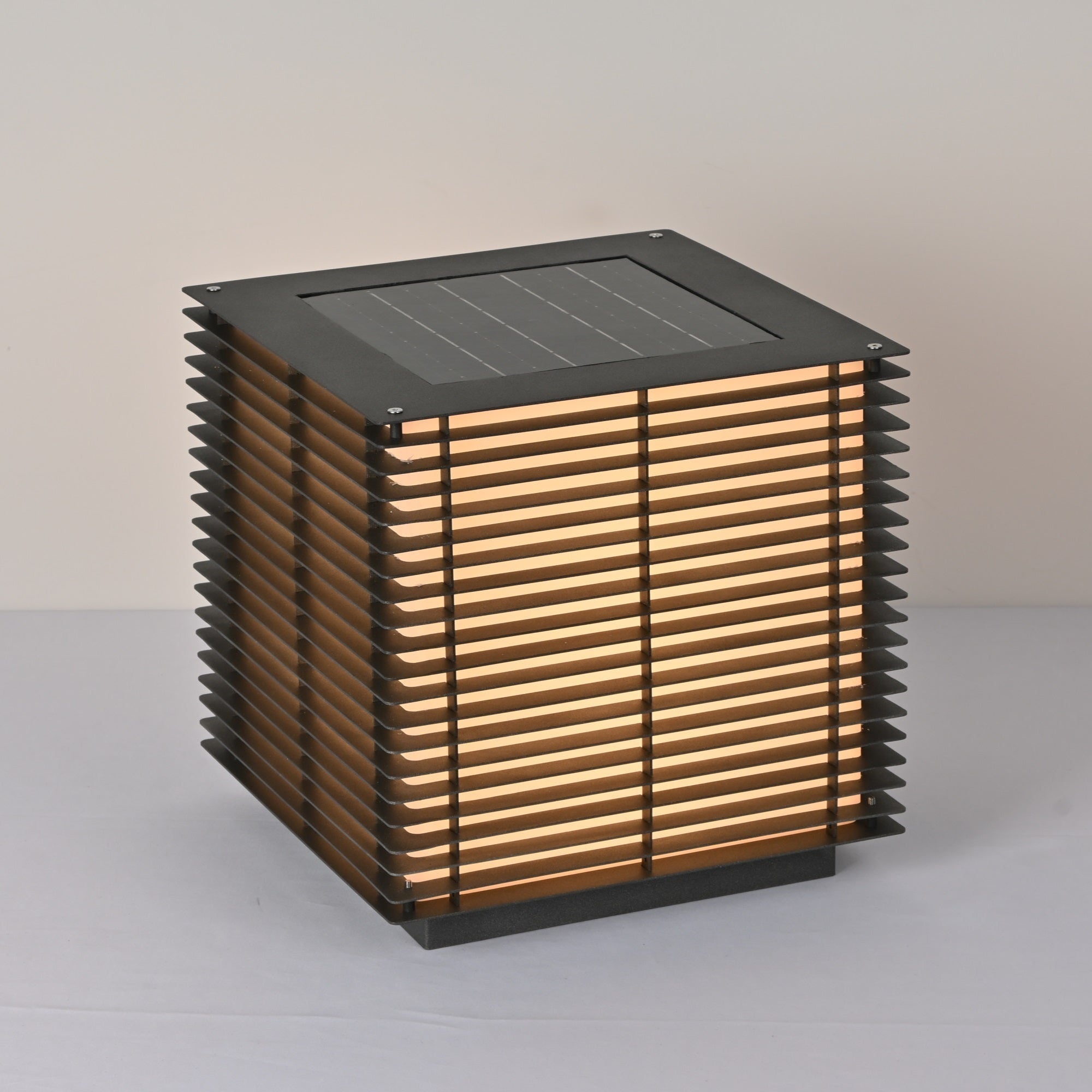 Eryon Solar Grid Outdoor Light-Neutral Decor