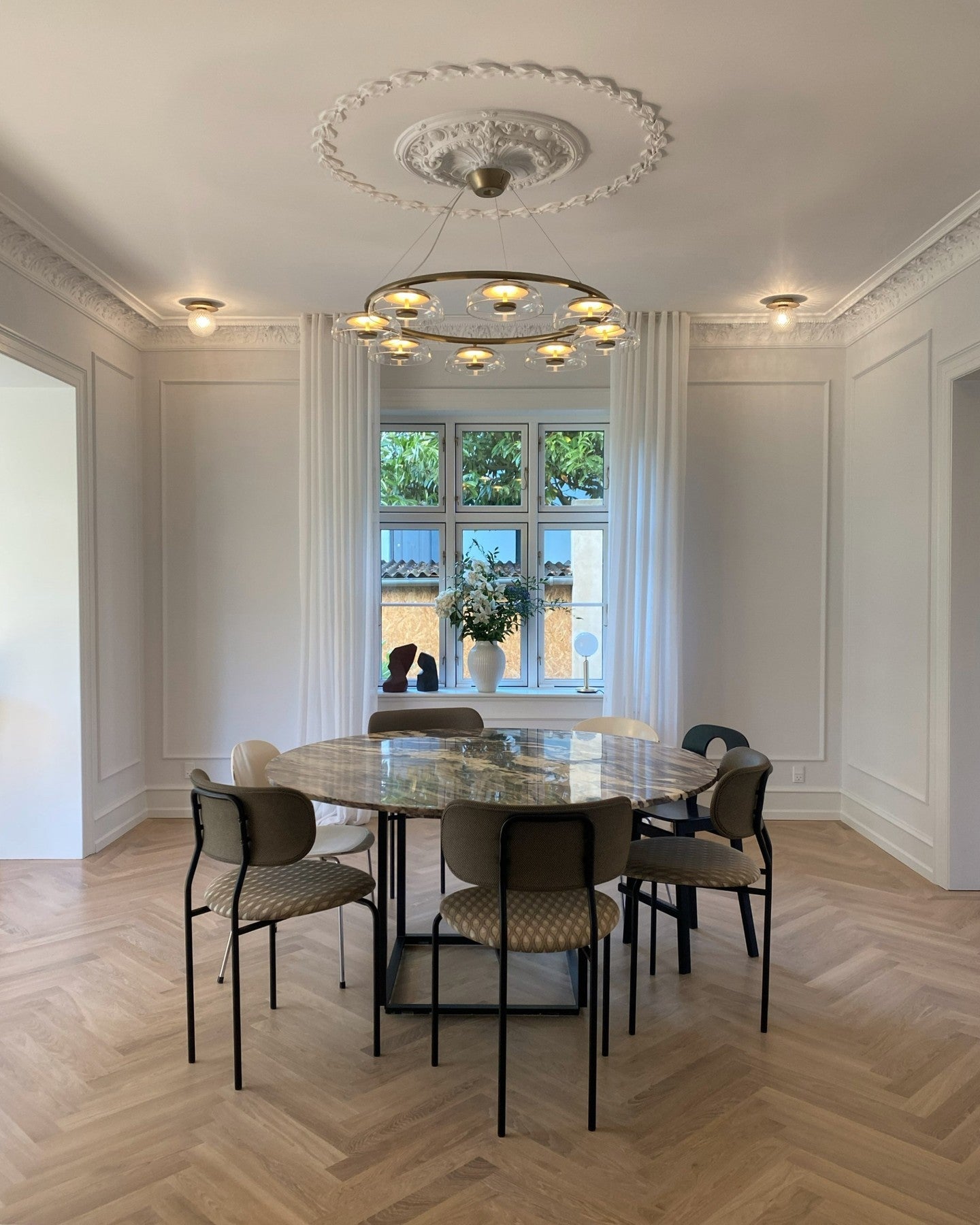 Aethera Circular Glass Chandelier-Neutral Decor
