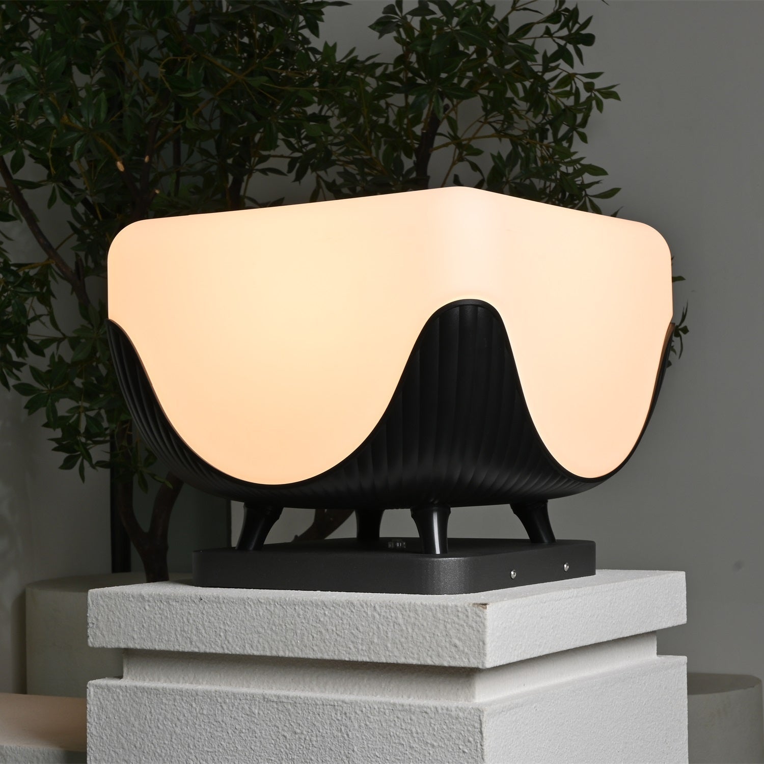 Ryder Minimalist Outdoor Light-Neutral Decor