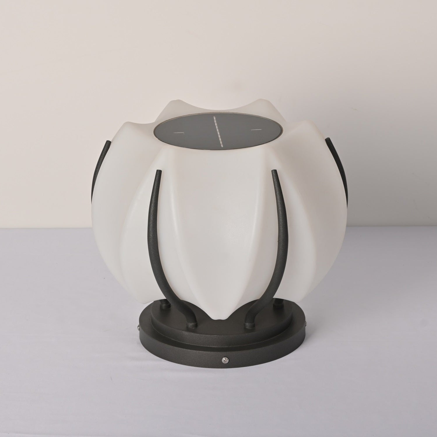 Leon Minimalist Outdoor Light-Neutral Decor