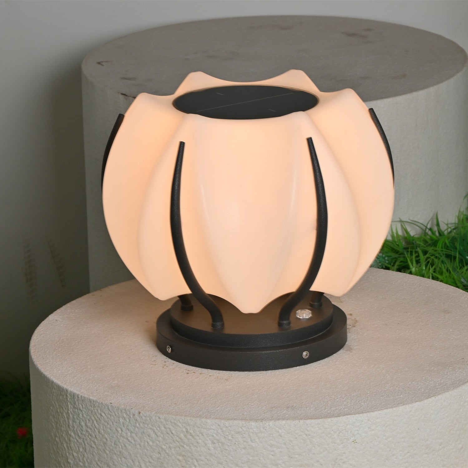 Leon Minimalist Outdoor Light-Neutral Decor