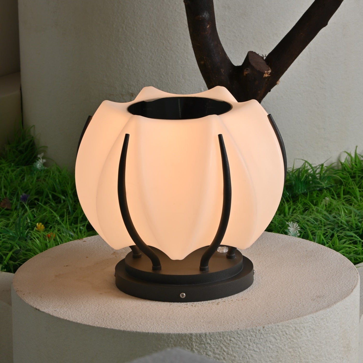 Leon Minimalist Outdoor Light-Neutral Decor