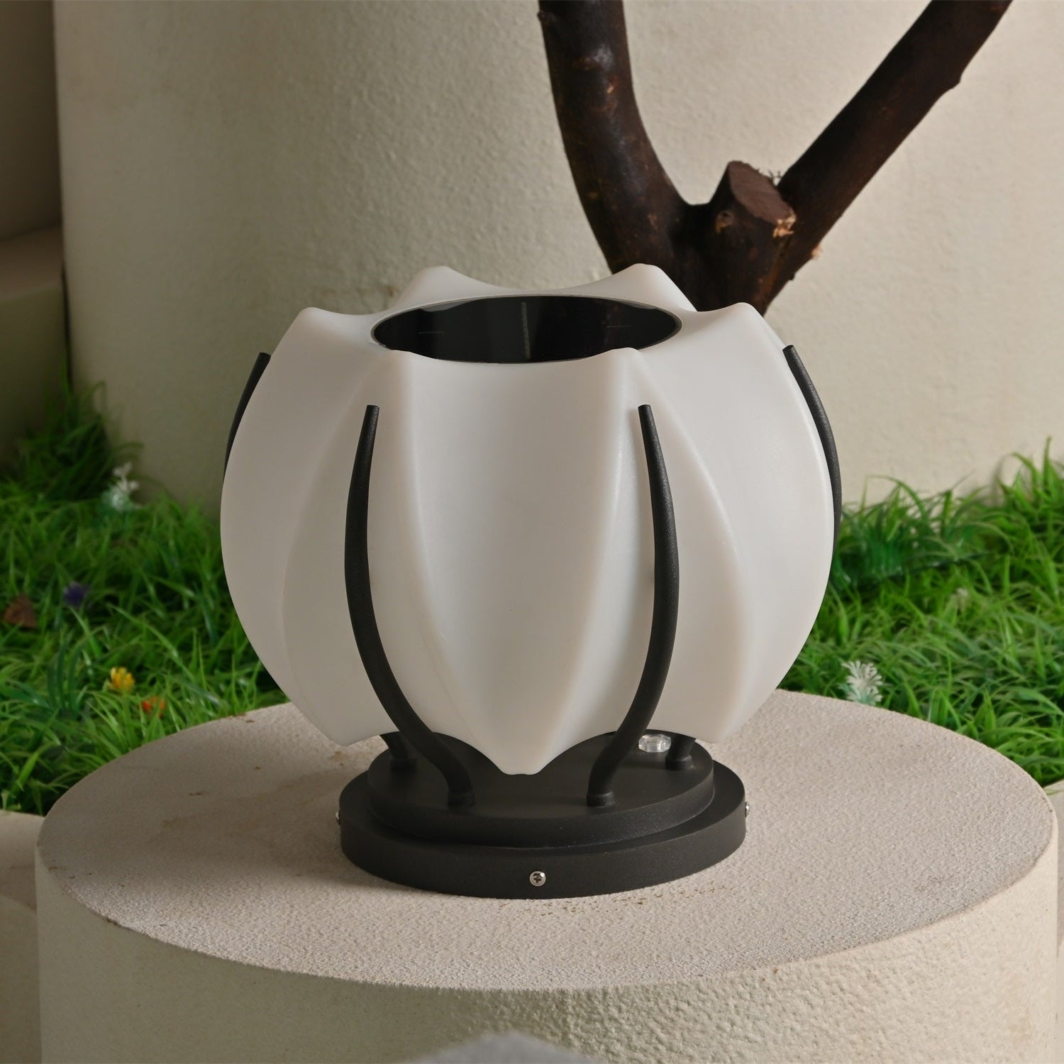 Leon Minimalist Outdoor Light-Neutral Decor