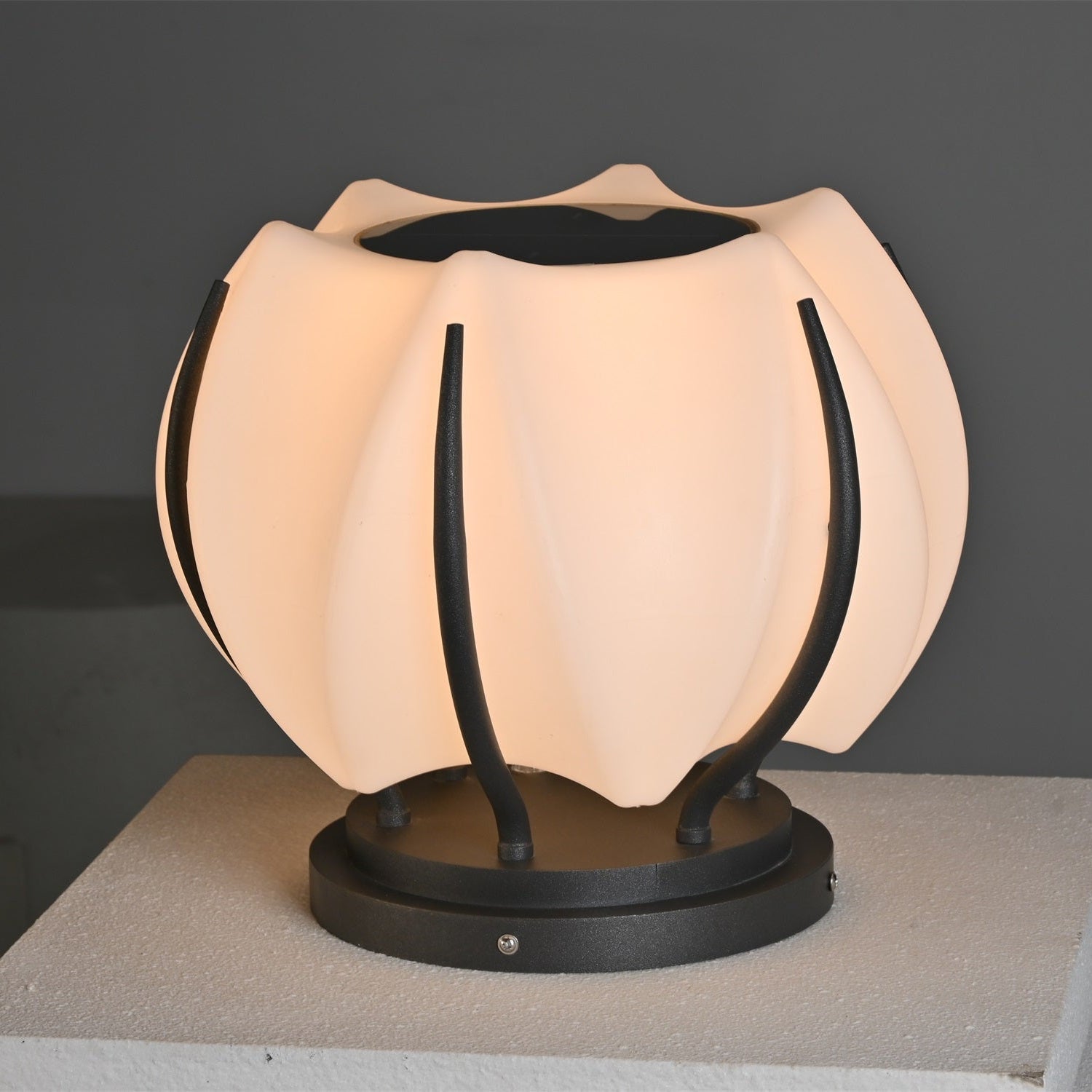 Leon Minimalist Outdoor Light-Neutral Decor