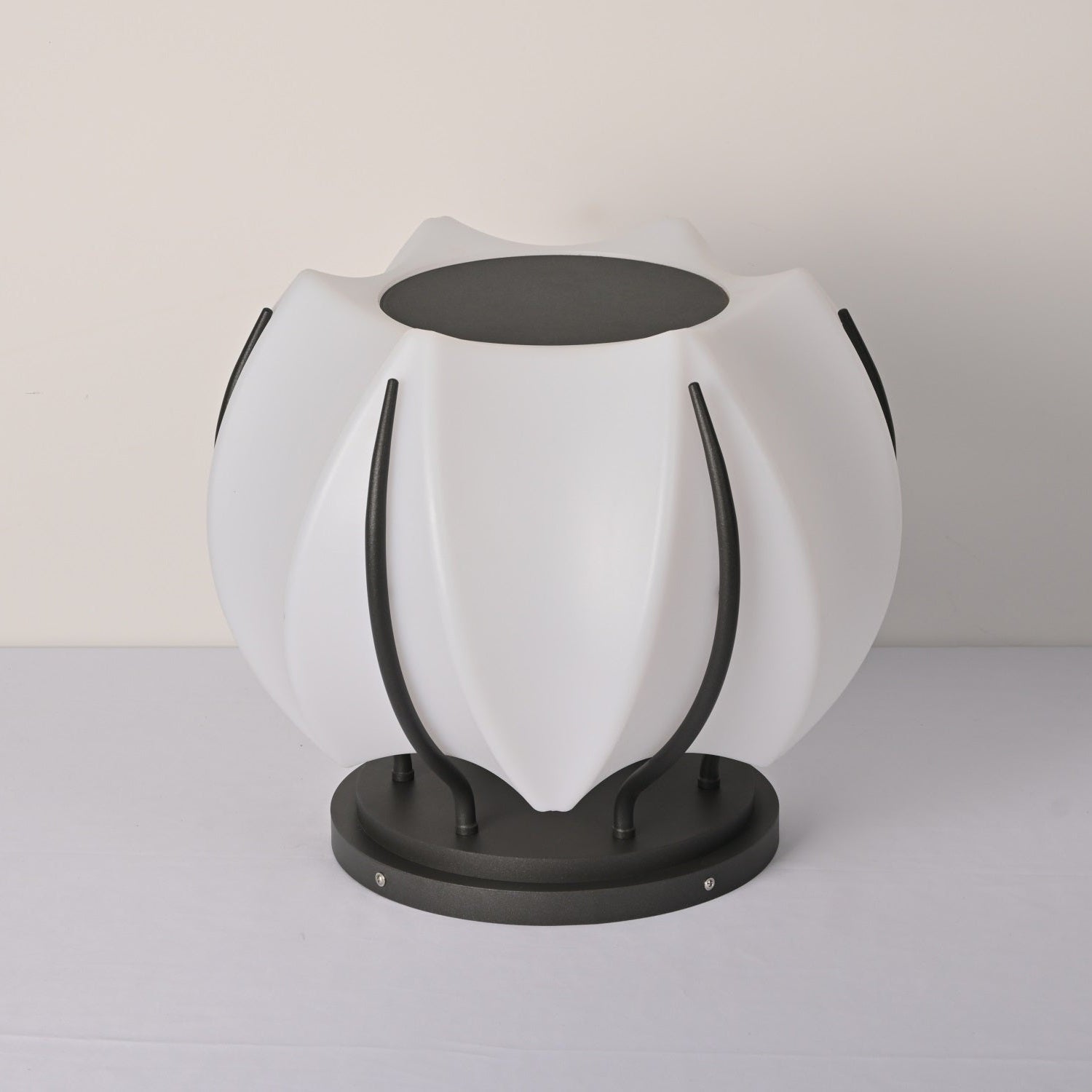 Leon Minimalist Outdoor Light-Neutral Decor