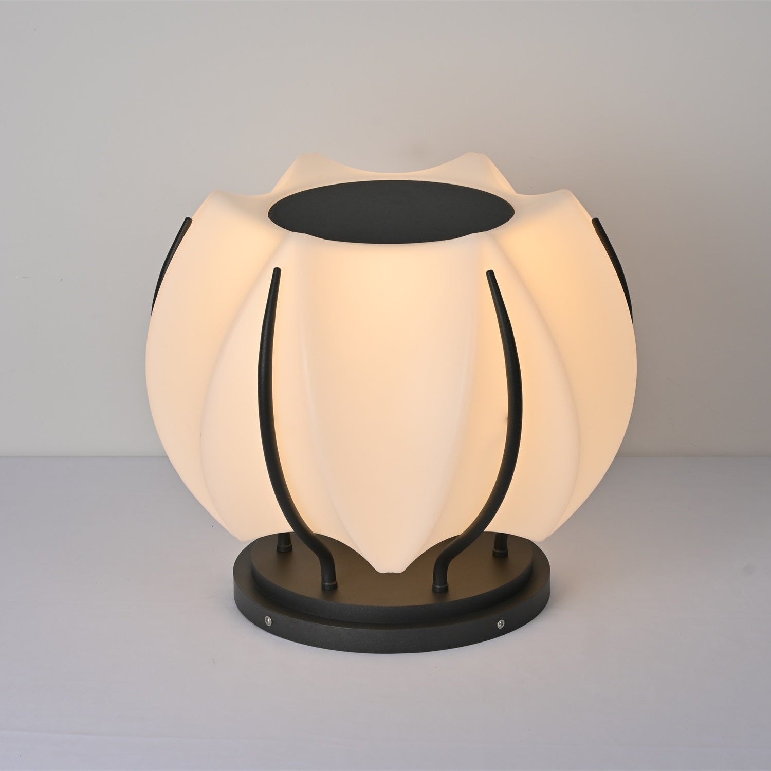 Leon Minimalist Outdoor Light-Neutral Decor