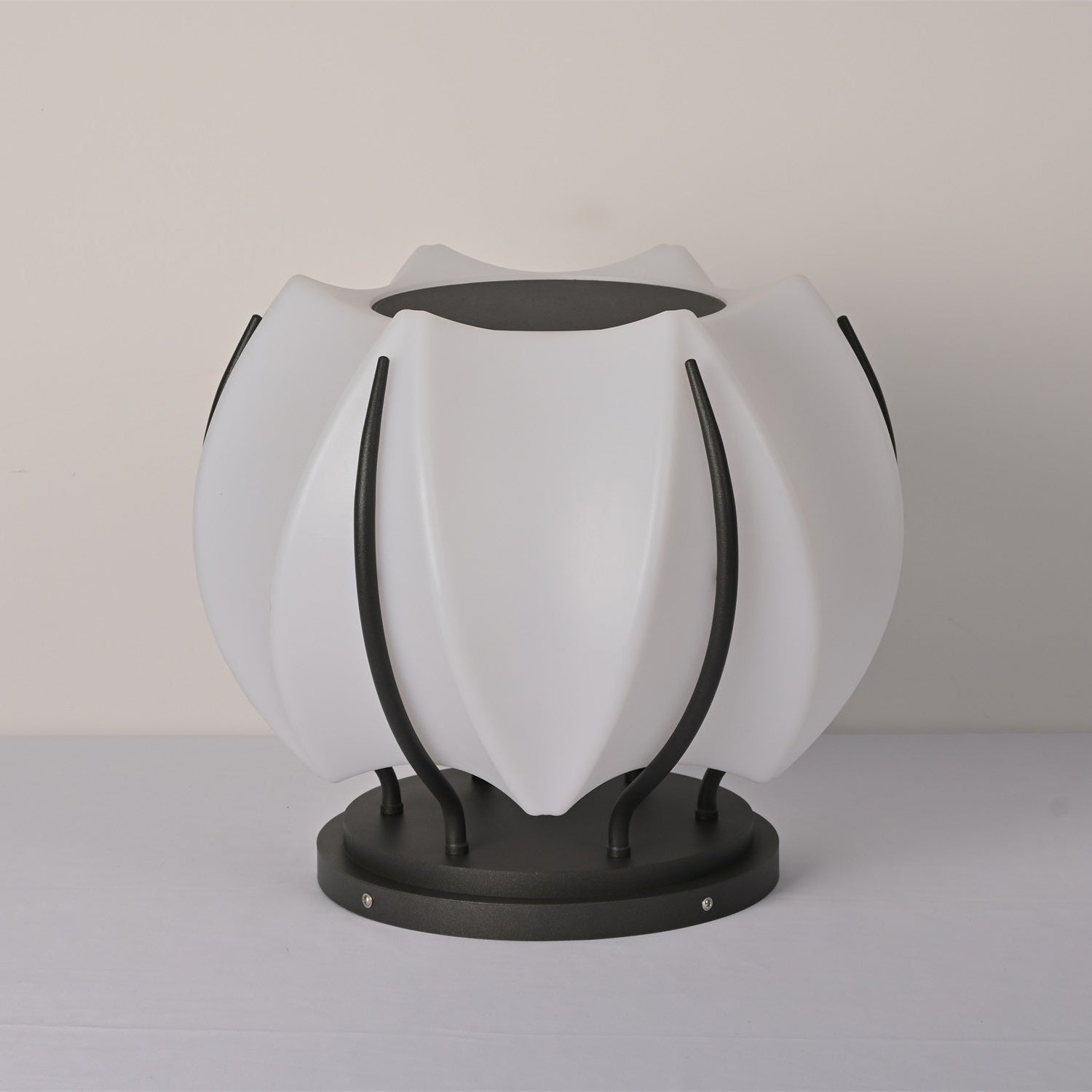 Leon Minimalist Outdoor Light-Neutral Decor