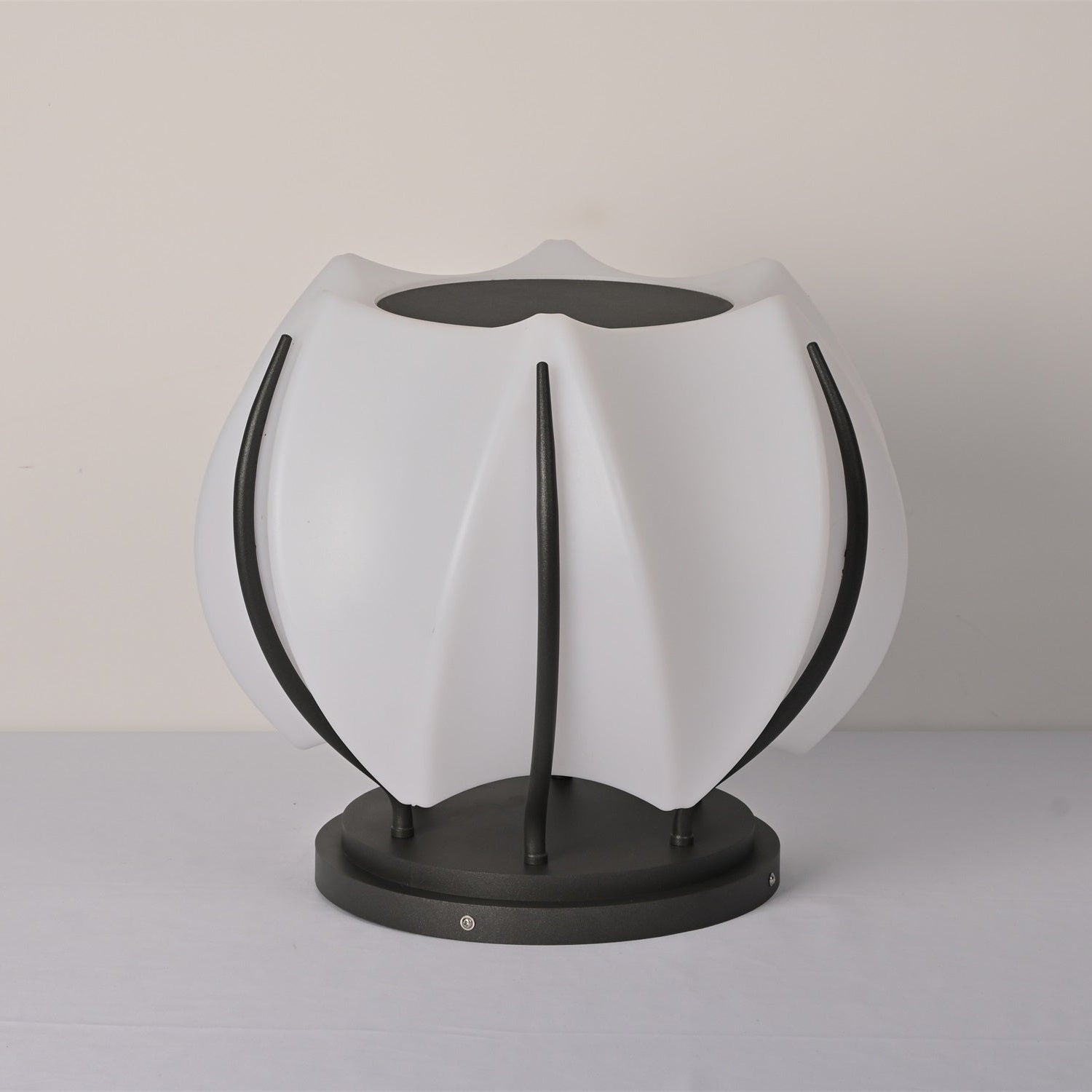 Leon Minimalist Outdoor Light-Neutral Decor