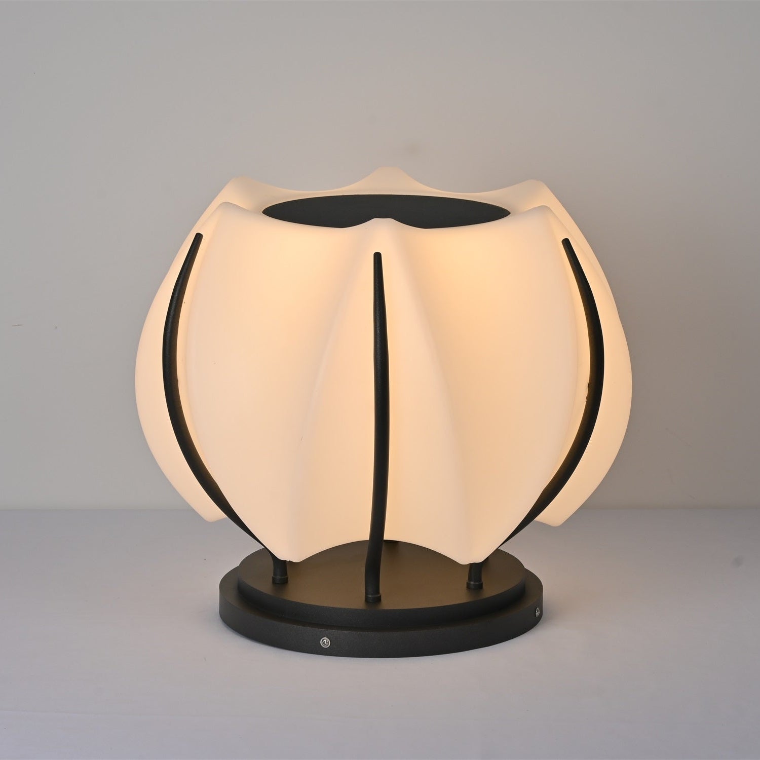 Leon Minimalist Outdoor Light-Neutral Decor