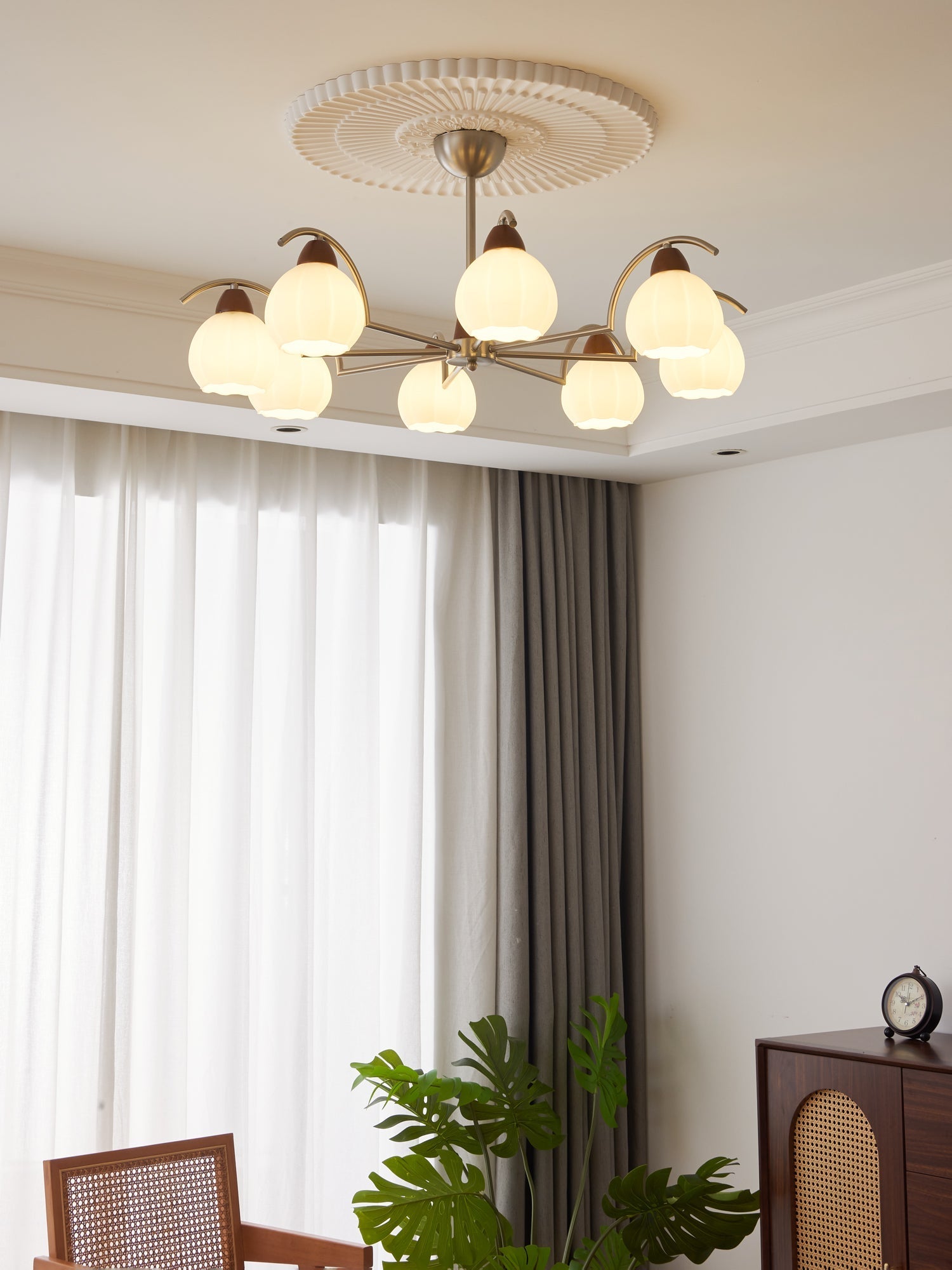 Ilaeiel Traditional Elegance Bloom Wood Glass Chandelier-Neutral Decor