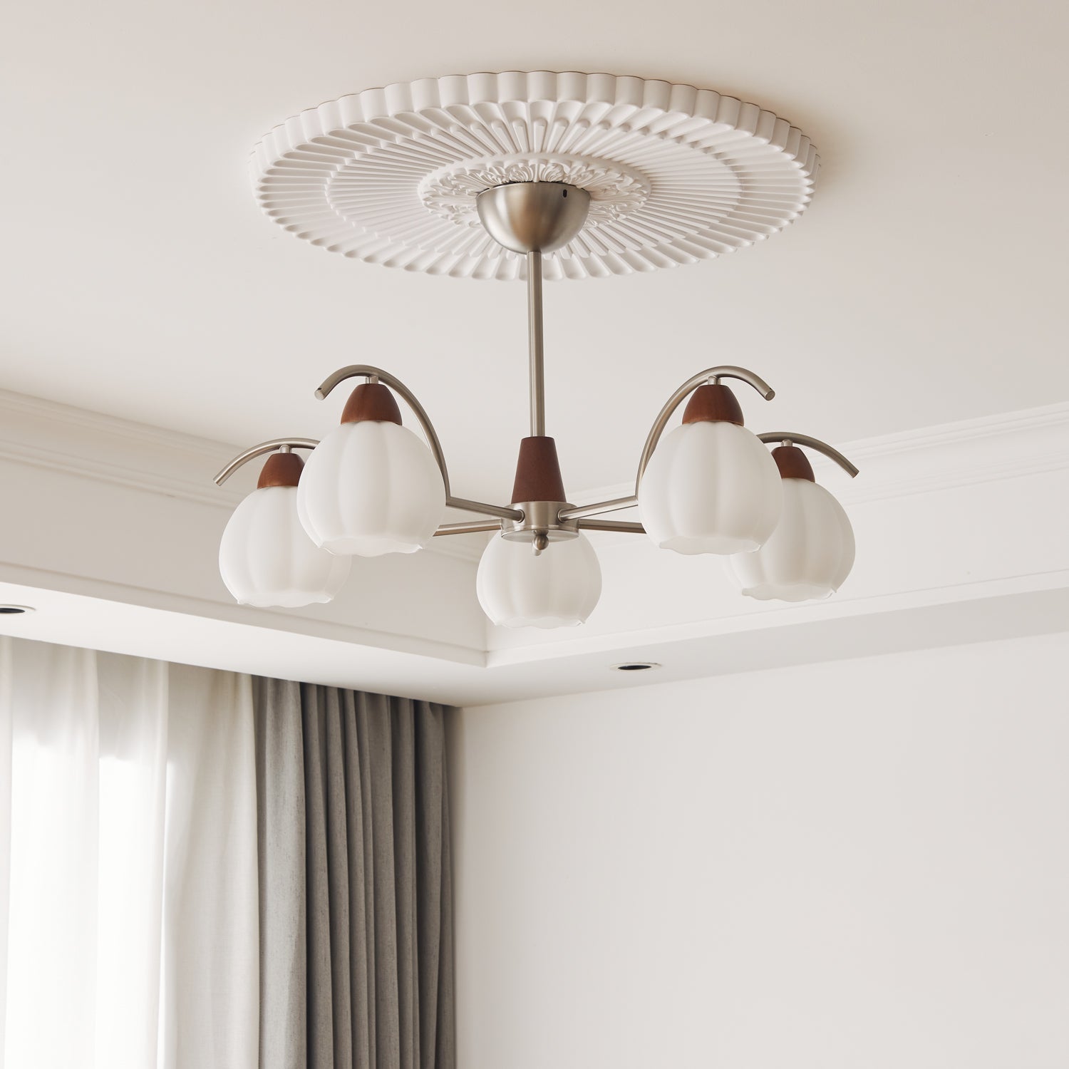 Ilaeiel Traditional Elegance Bloom Wood Glass Chandelier-Neutral Decor