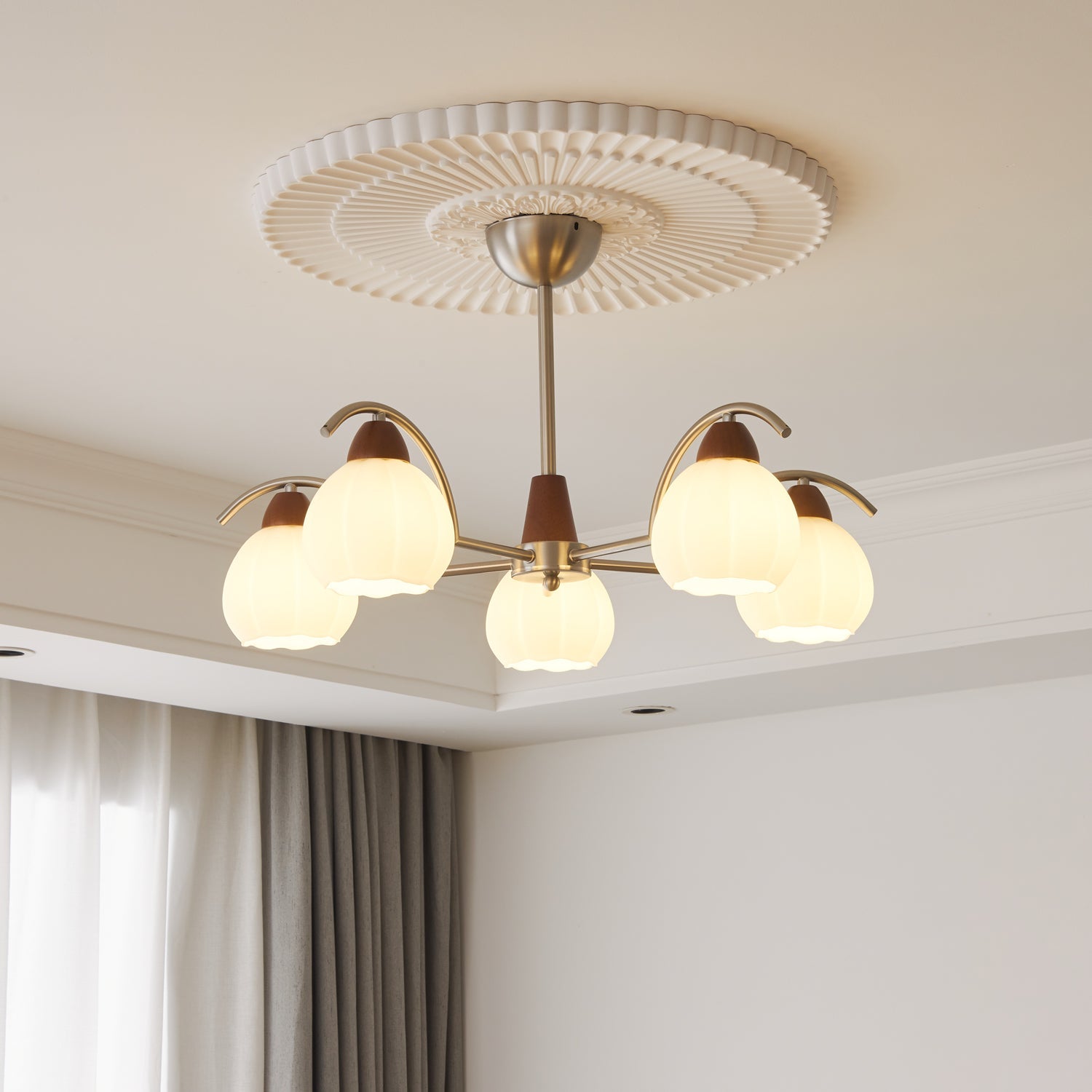 Ilaeiel Traditional Elegance Bloom Wood Glass Chandelier-Neutral Decor