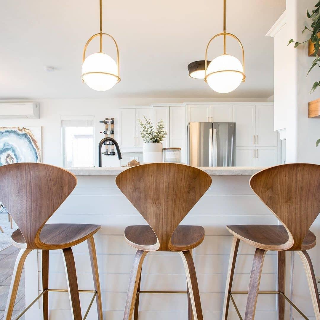 Brandonis Modern Glass Pendant Light-Neutral Decor