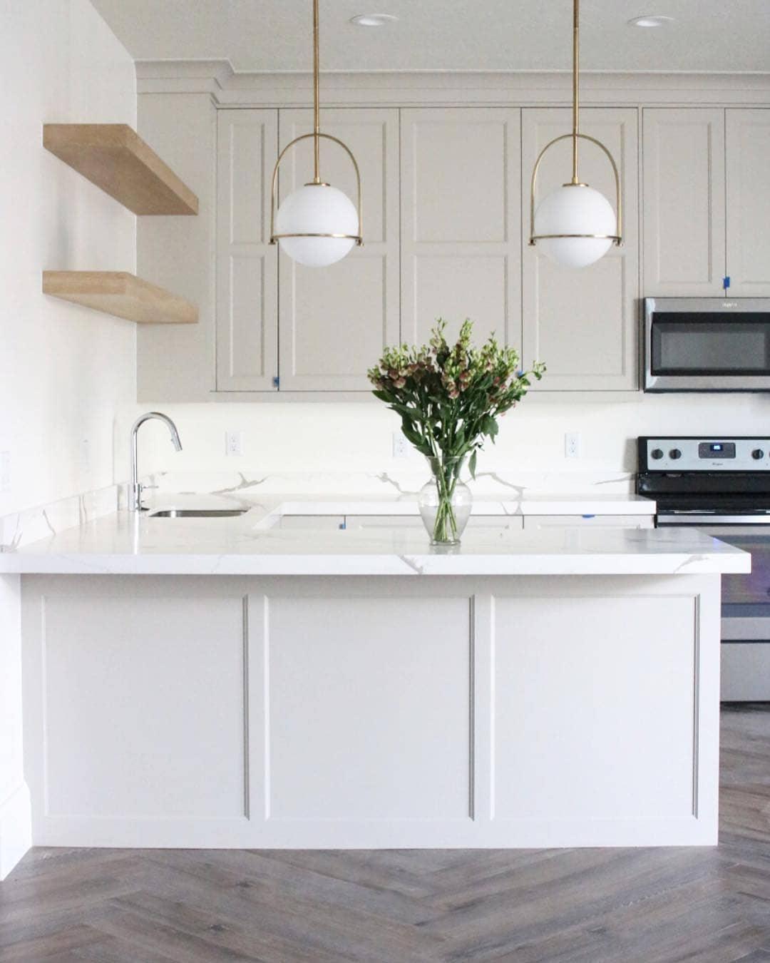 Brandonis Modern Glass Pendant Light-Neutral Decor