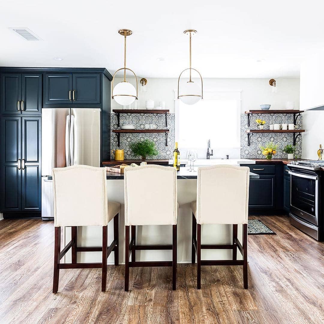 Brandonis Modern Glass Pendant Light-Neutral Decor