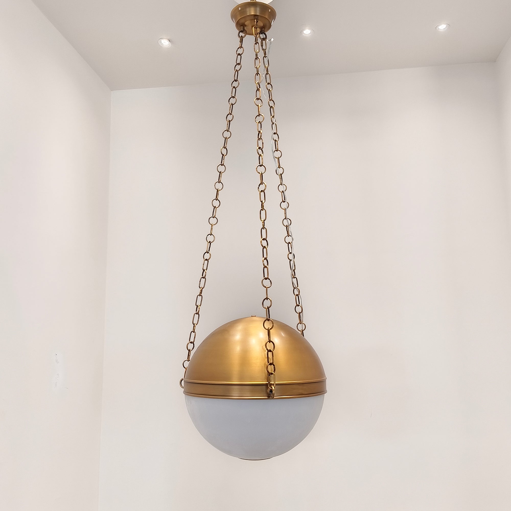Dimensional drawing of the Sphere No.2 Pendant Lamp with measurements.