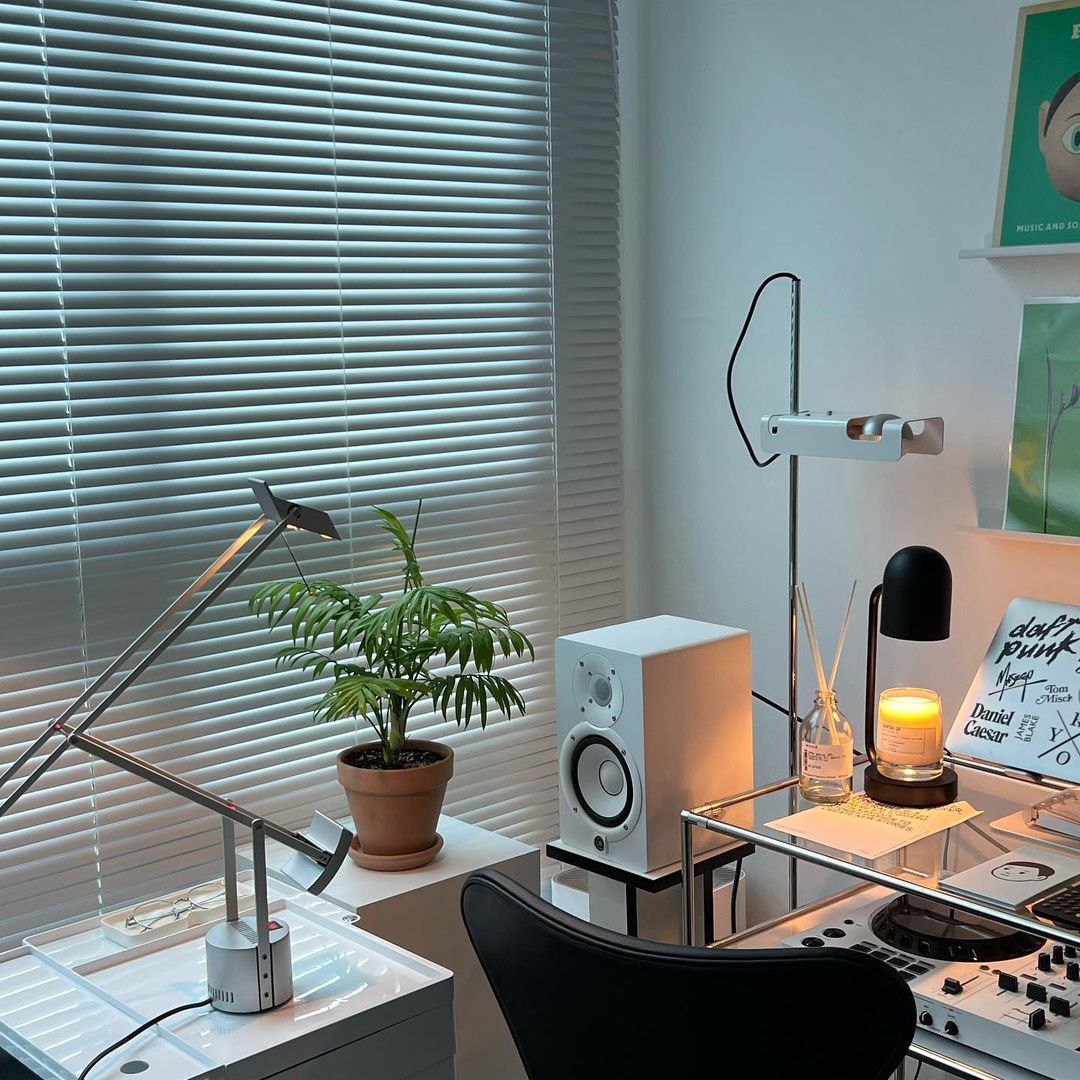 Merven Minimalist Floor Lamp-Neutral Decor