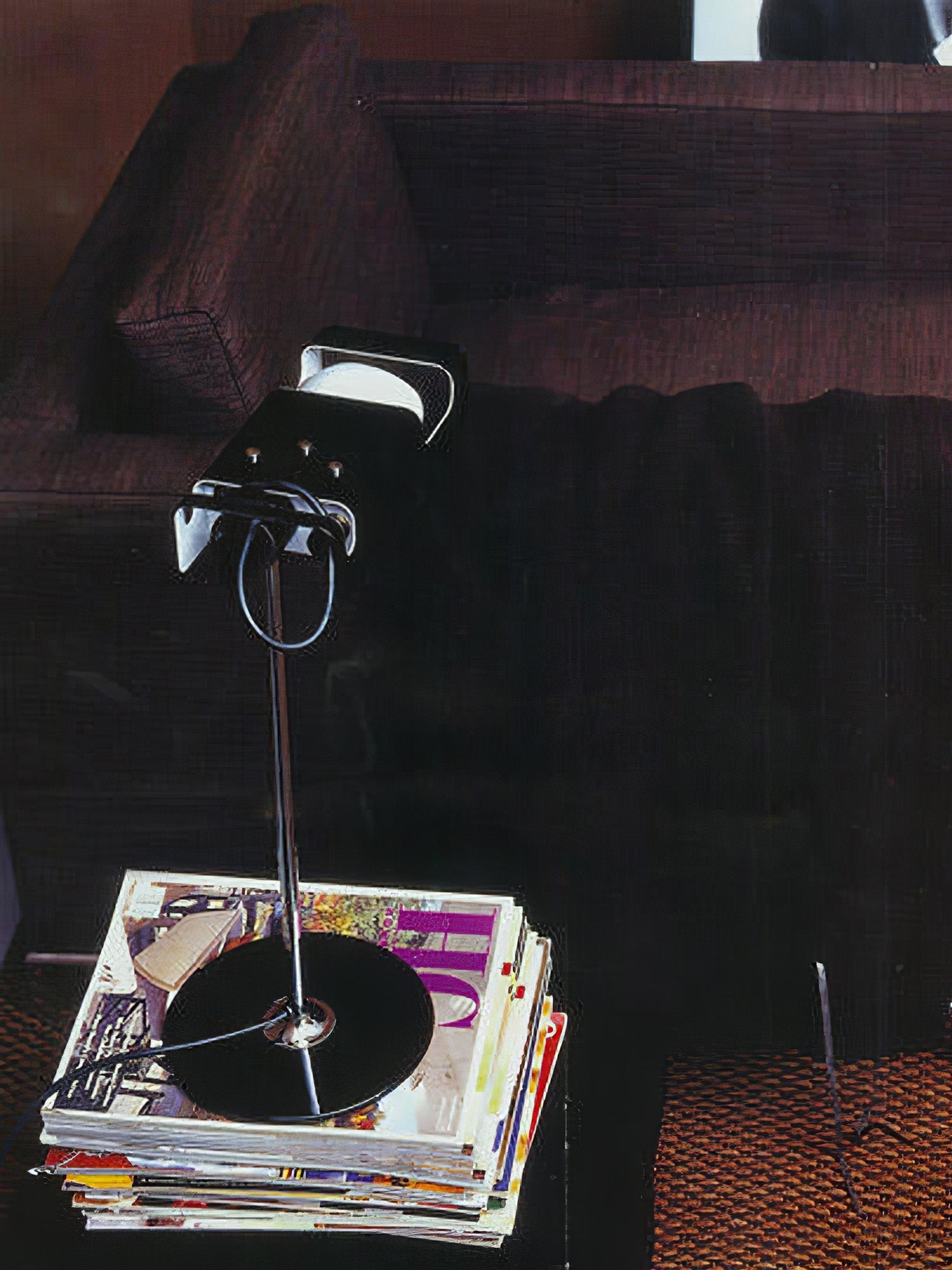 Lumousin Futuristic Table Lamp-Neutral Decor