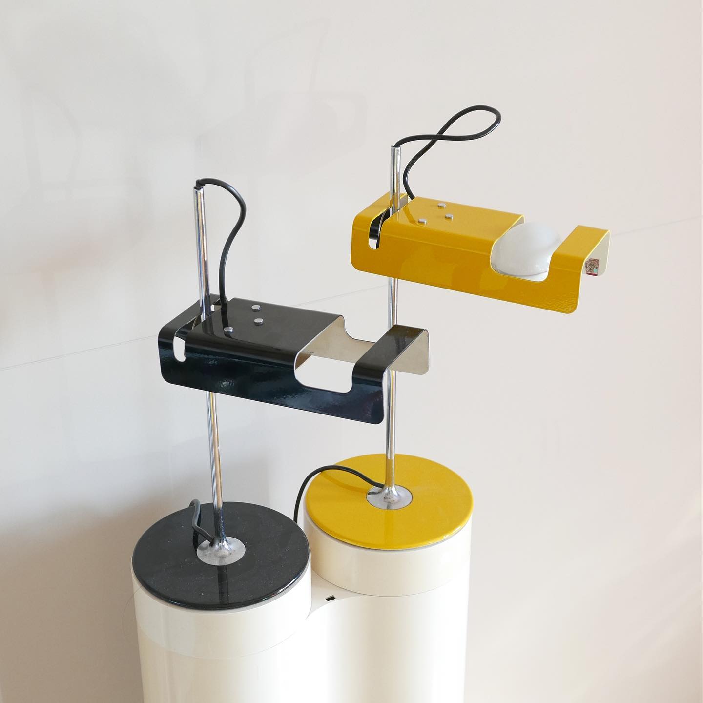 Lumousin Futuristic Table Lamp-Neutral Decor
