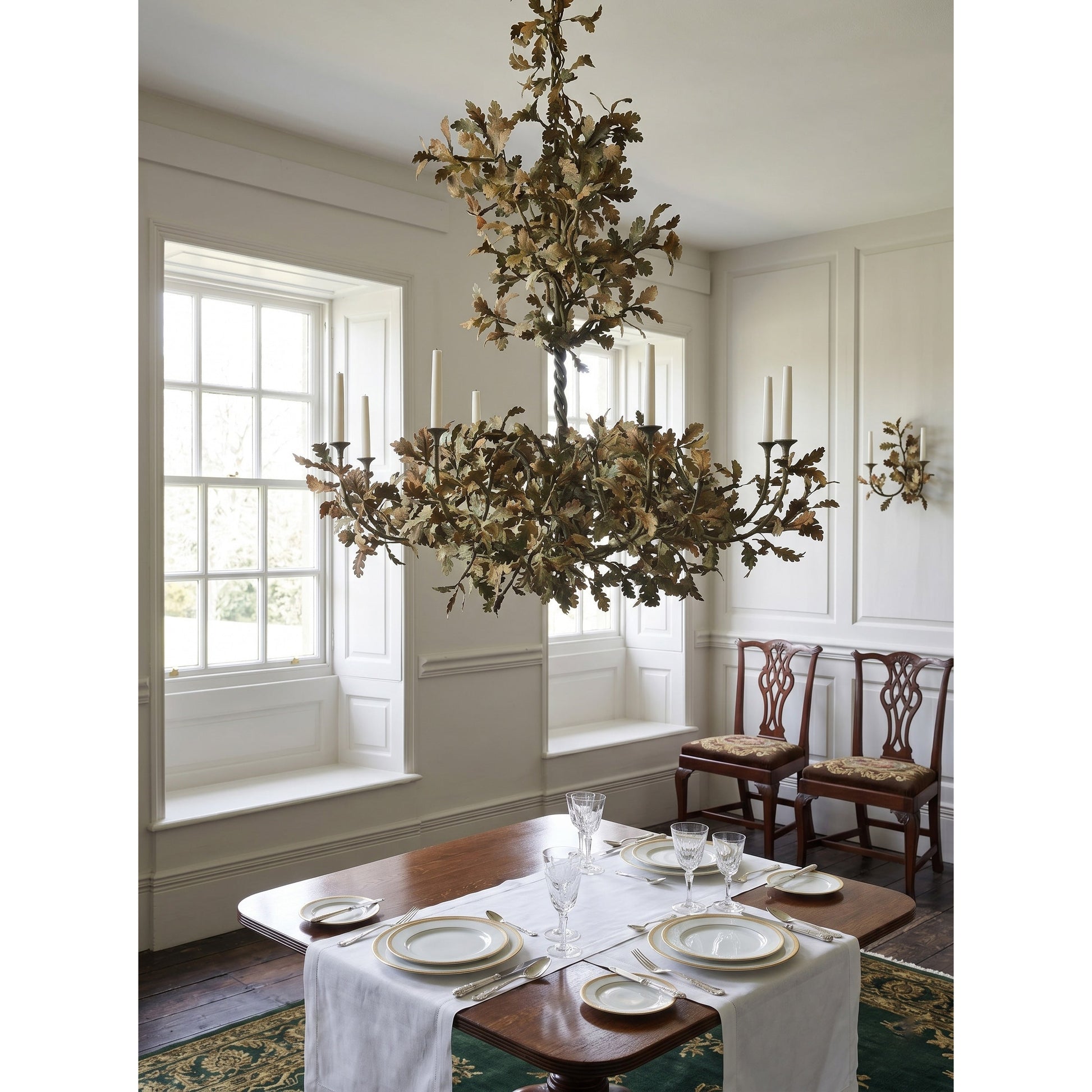 A view of the chandelier's canopy and adjustable chain.