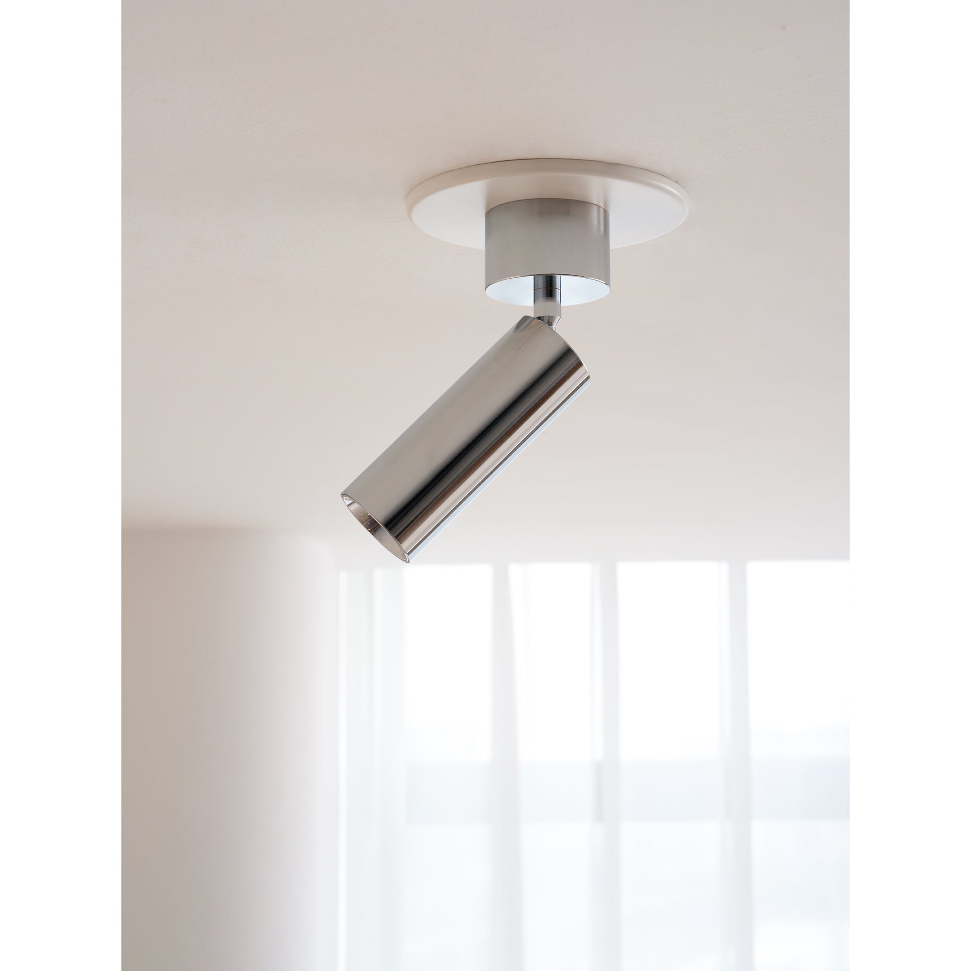 Stanly spotlight in aluminum finish, close-up on the mounting base.